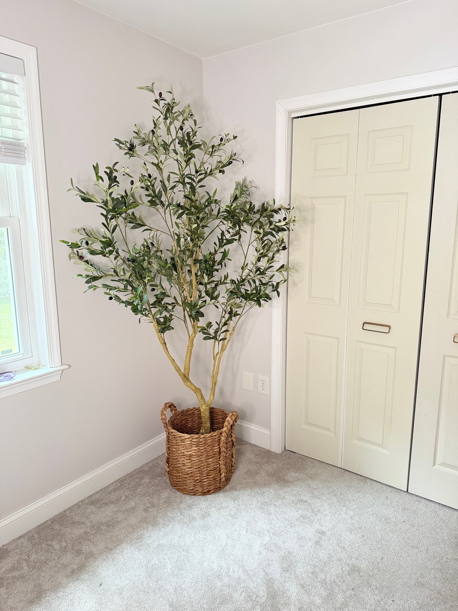 This olive tree is exactly what this little corner needed 🤎 I love how much warmth + height it adds without making the space feel cluttered. The woven basket makes it feel even cozier — such an easy way to bring a little life into an empty corner.

faux olive tree • cozy home decor • neutral home decor • artificial tree • woven basket • bedroom decor • cozy home finds • home styling • corner decor • affordable home decor

#LTKmomlife #LTKHome #LTKSeasonal
