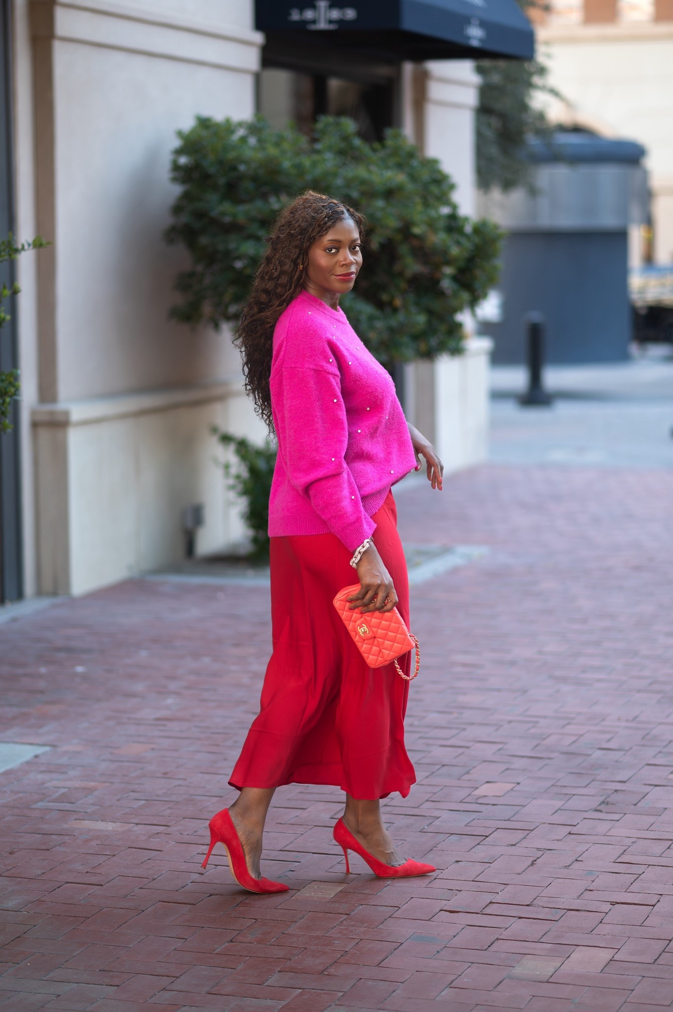 Holiday outfit inspo!

Outfit details all linked below on in bio, my skirt is $17!!

