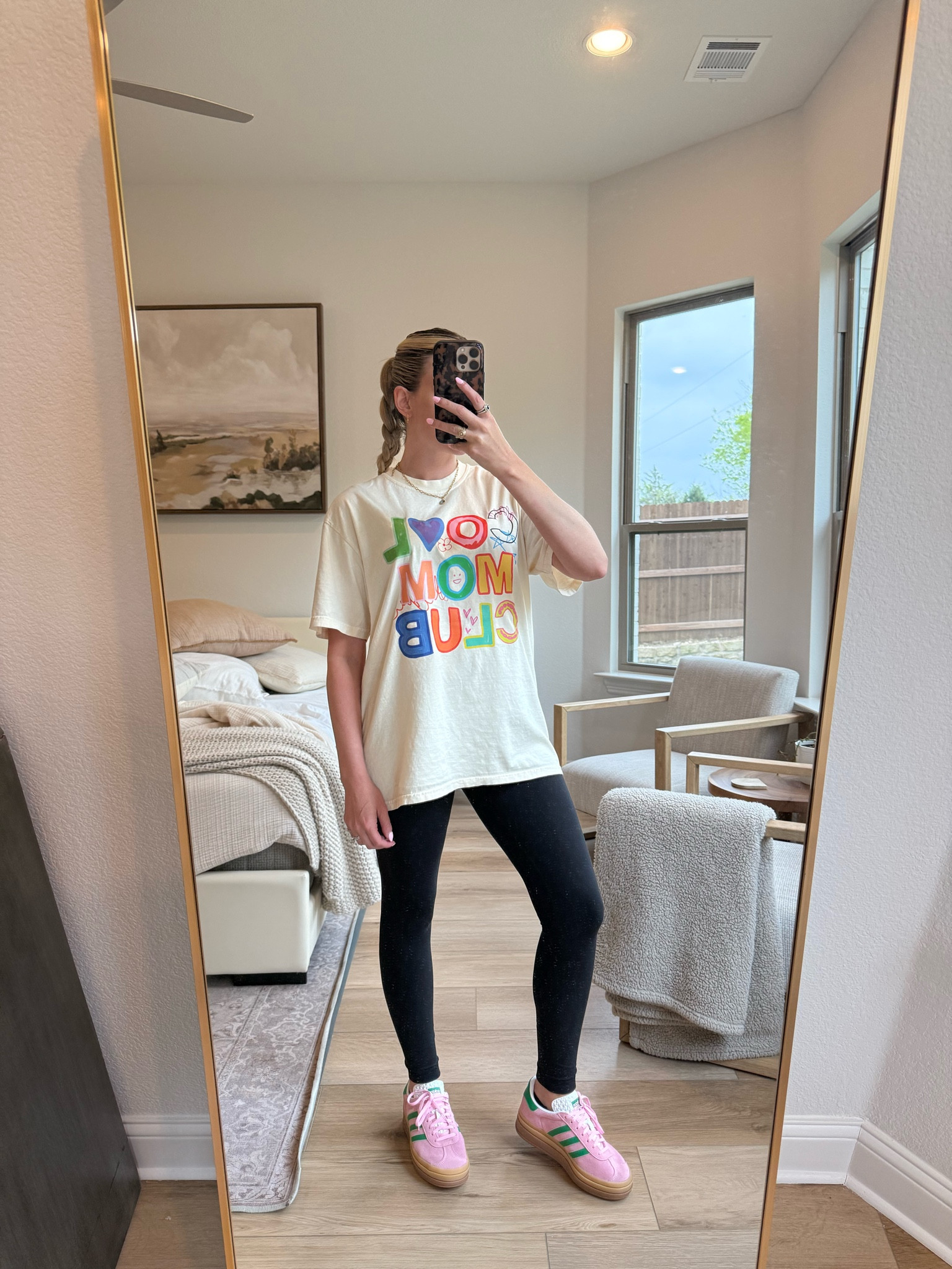 Mom fit❤️❤️🧡💛💚🩵

Mom outfit
Cute t shirt
Cool mom 