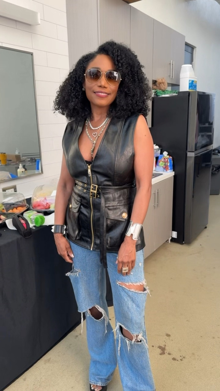 Yasss- this vest is such a power piece. That long cut, gold hardware, and vegan leather scream designer energy! 🖤
Size L

#LTKFestival #LTKFindsUnder100