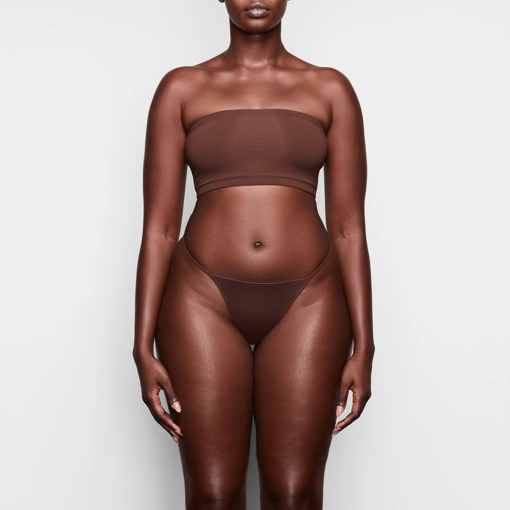 SKIMS Bandeau | Deep Neutral | Medium | Fits Everybody | SKIMS (US)