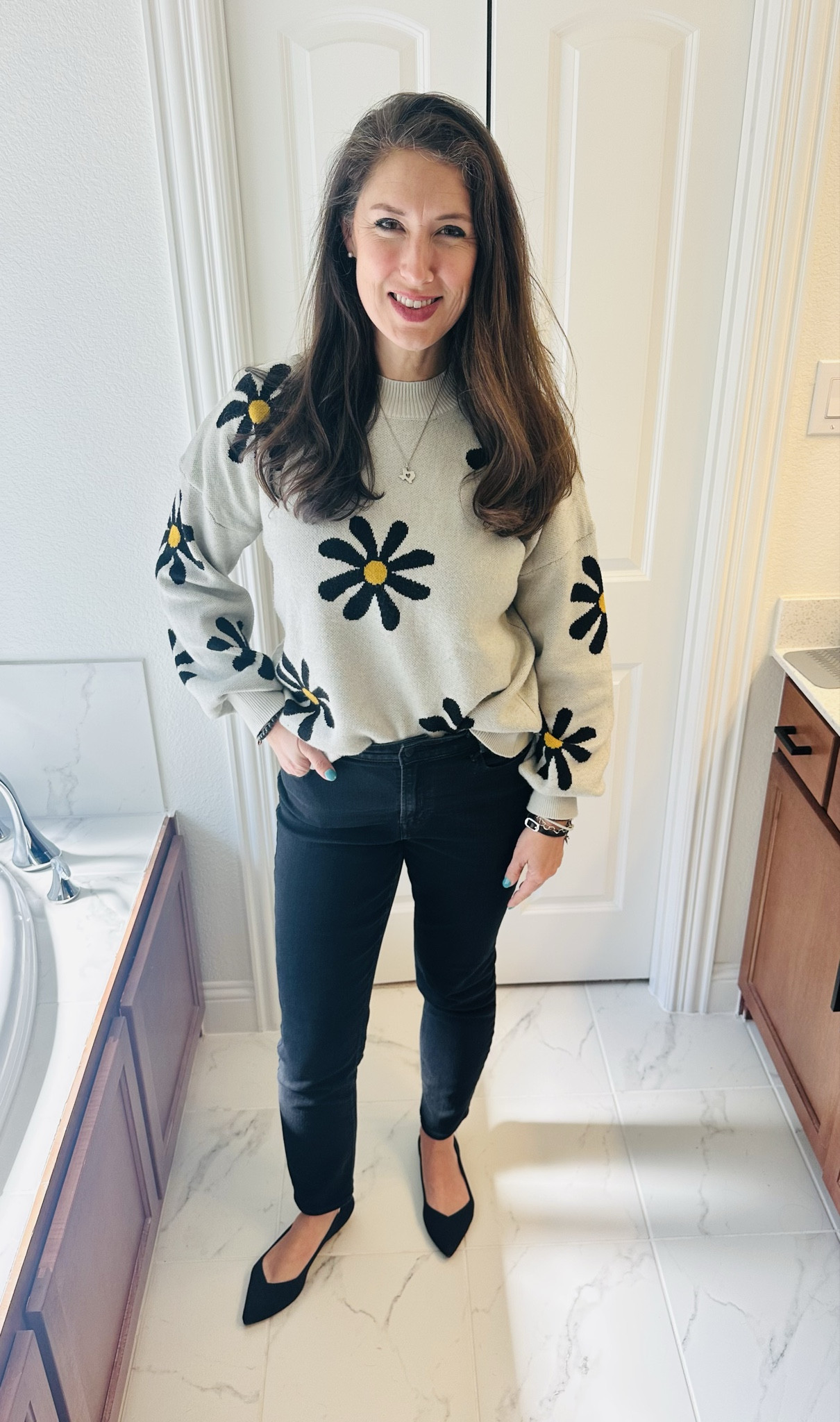 5’10”
Large
10-12

#LTKActive #LTKmomlife #LTKBeauty