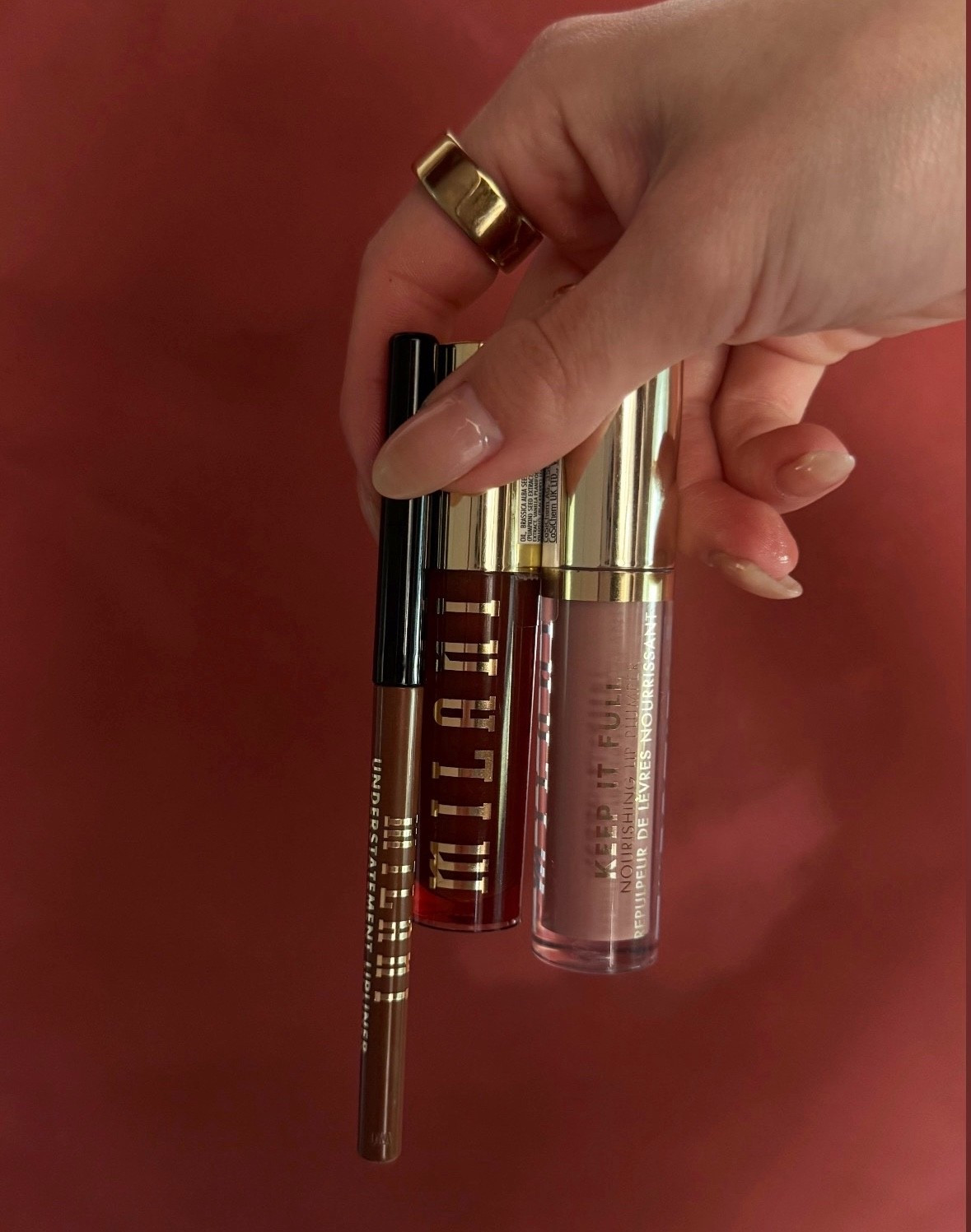#Ad can’t get enough of this @milanicosmetics lip combo! Available at @target 

Products used: 
Understatement Lipliner in CAFÉ AU LAIT
Fruit fetish lip oil in honey fig 
Keep it full nourishing lip plumper in soft rose 

#GRWMilani  #milanicosmetics #TargetPartner #Target #ltkit #lipcombo
