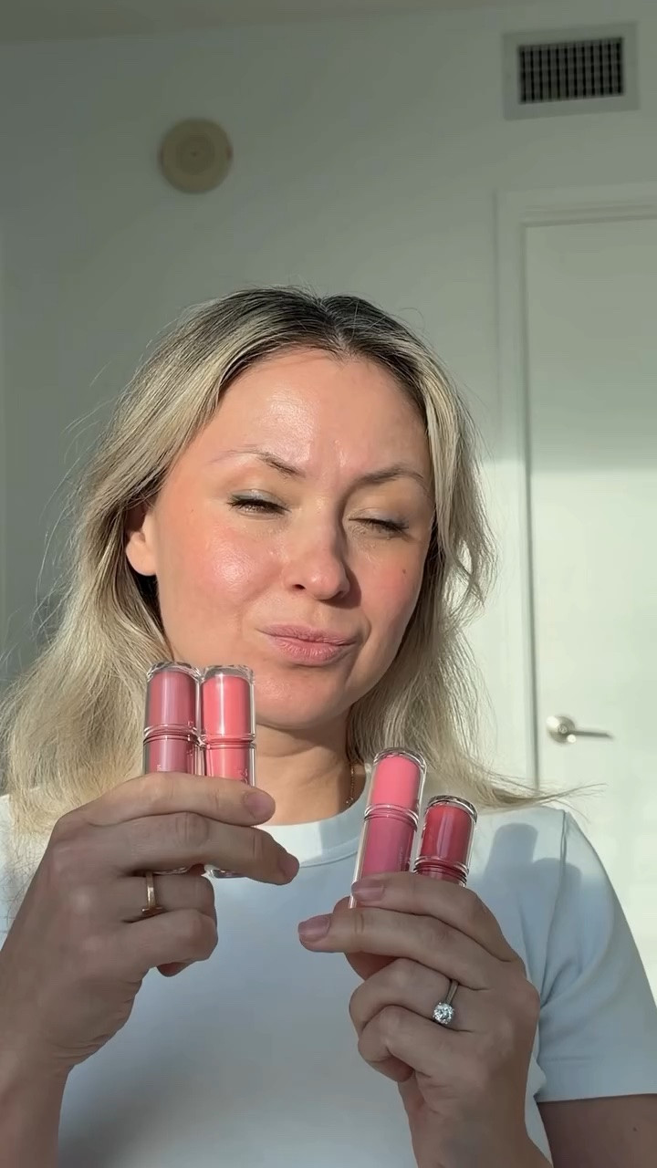 To most people these are the same color 👀💗

Meanwhile, lip tint girls:
“NO! The second one is warmer, and the third one is dusty rose.” 💀

#peripera #moodglowytint #lipgloss #lipstain #koreanliptint @periperaofficialusa @cliocosmetics_official