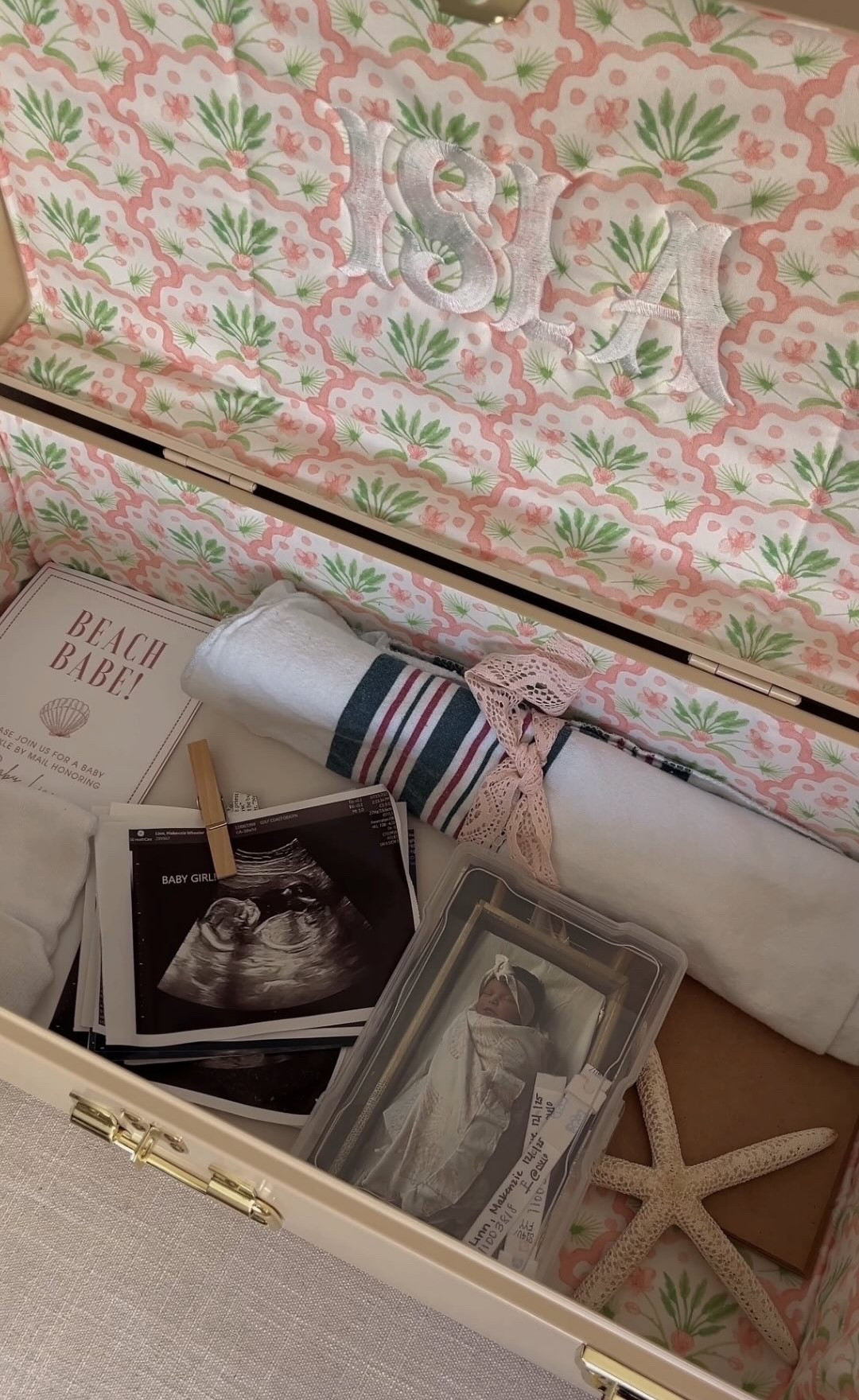 a custom keepsake trunk for your newborn memories 🤍 say TRUNK for 🔗(must be following to receive a dm) 

this beautiful keepsake trunk is something I know we will cherish forever. keeping everything organized is something I’m aiming to do 👏🏼 @petitekeep 

#keepsaketrunk #newborngiftideas #newbornmemories #keepsakegifts #babykeepsake