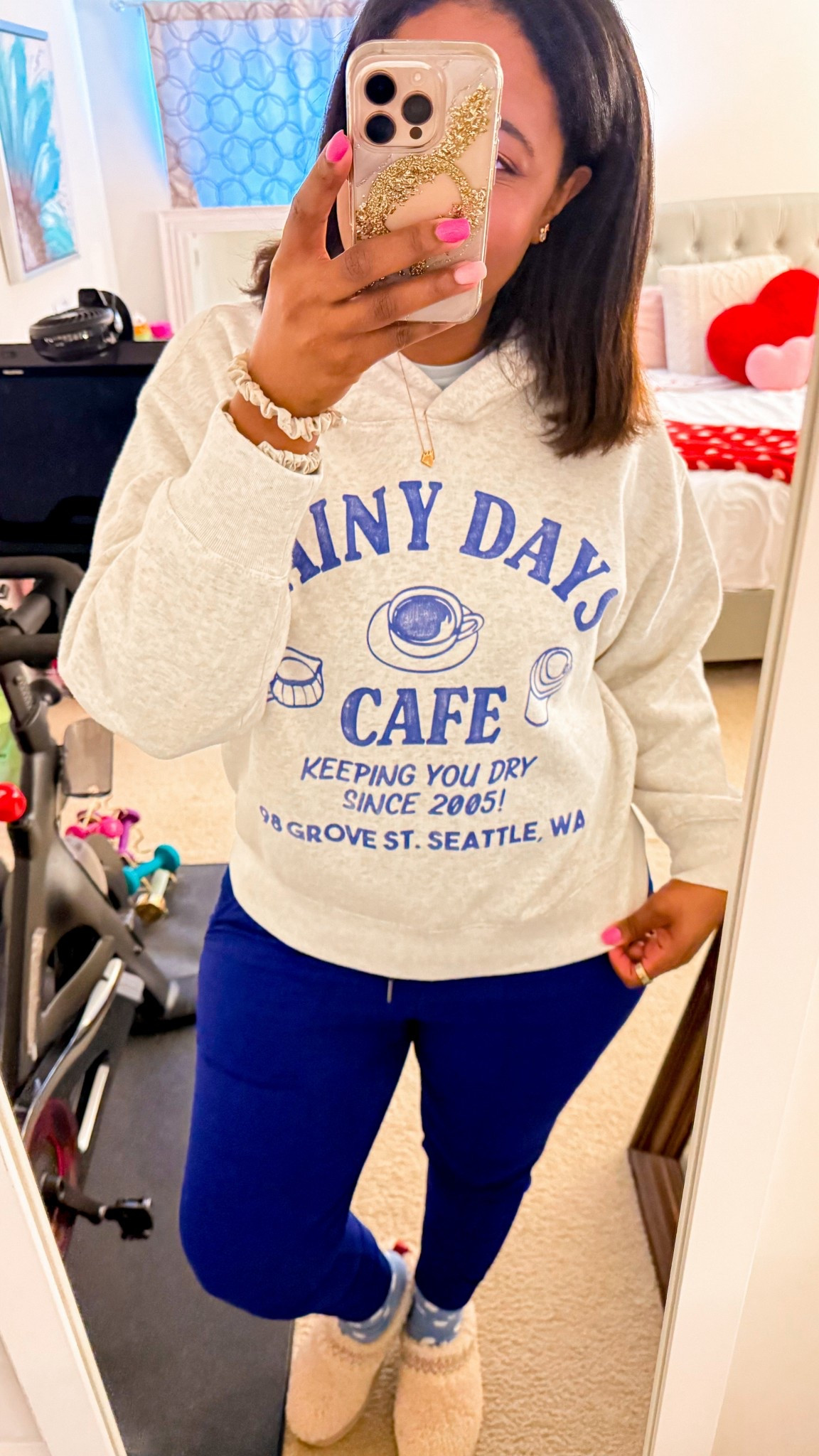 Cute, comfy outfit for a weekend at home 

#LTKMidsize #LTKmomlife #LTKootd