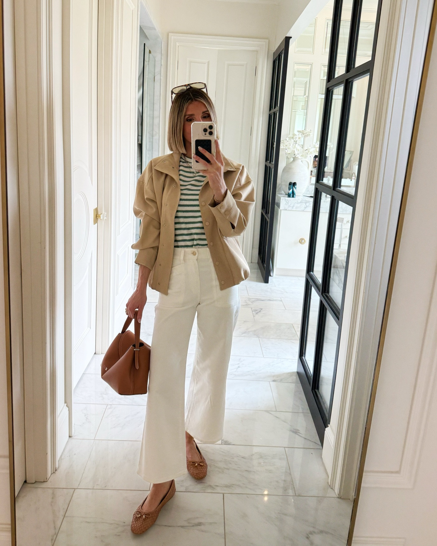 Easy outfit formula that works every time. These jeans are so good!