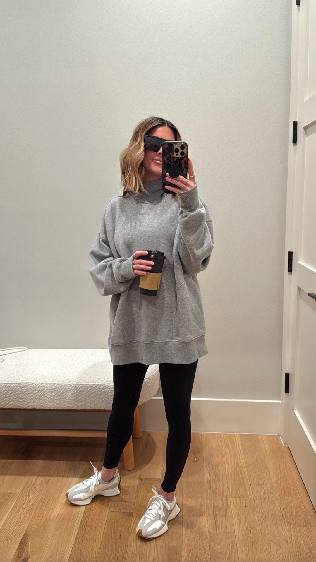 This sweatshirt looks and feels so elevated and luxe 🤩 code: JEN20 
Wearing size small!