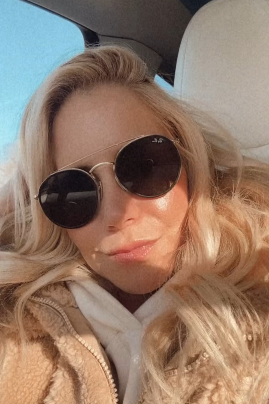 My favorite rayban sunnies 🕶️

#sunglasses
#rayban
#aloyoga
#amazonfinds


#LTKMostLoved #LTKStyleTip #LTKPetite