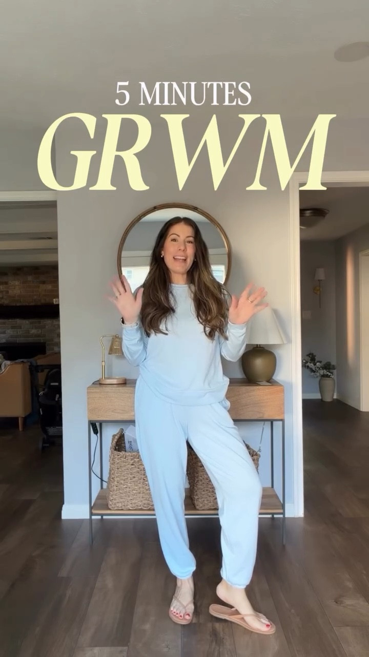 Quick Mom Outfit When You’re in a Rush 💨

Drop ‘FIT’ and I’ll send you this classic outfit idea perfect for busy moms who want to look chic and put together 🙌🏼

#relateablemom #momstylelife #easymomoutfit #relatablemomlife #7monthspostpartum