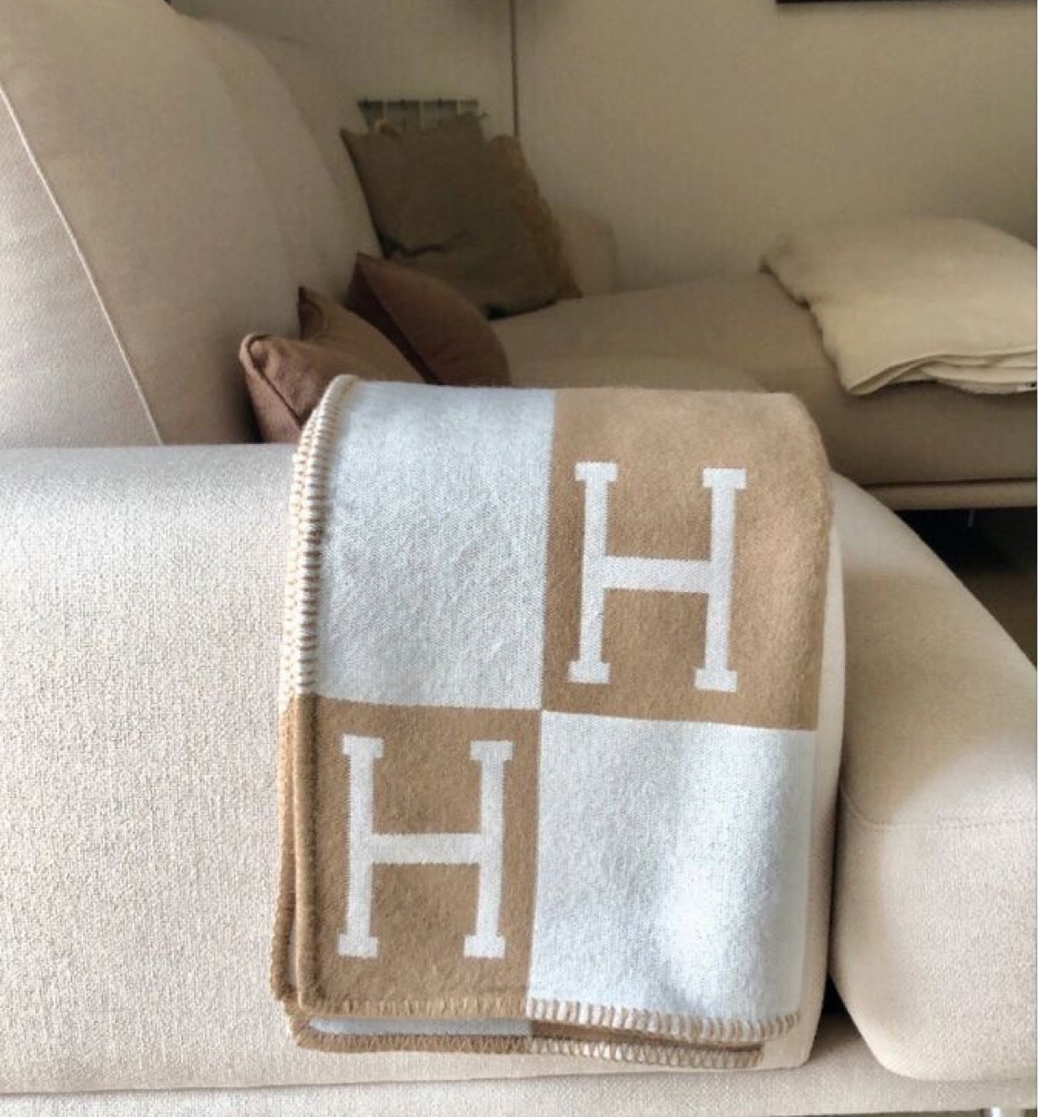 Hermes throw blanket #dhgate #dhgatefinds #luxuryforless 

#LTKU #LTKhome