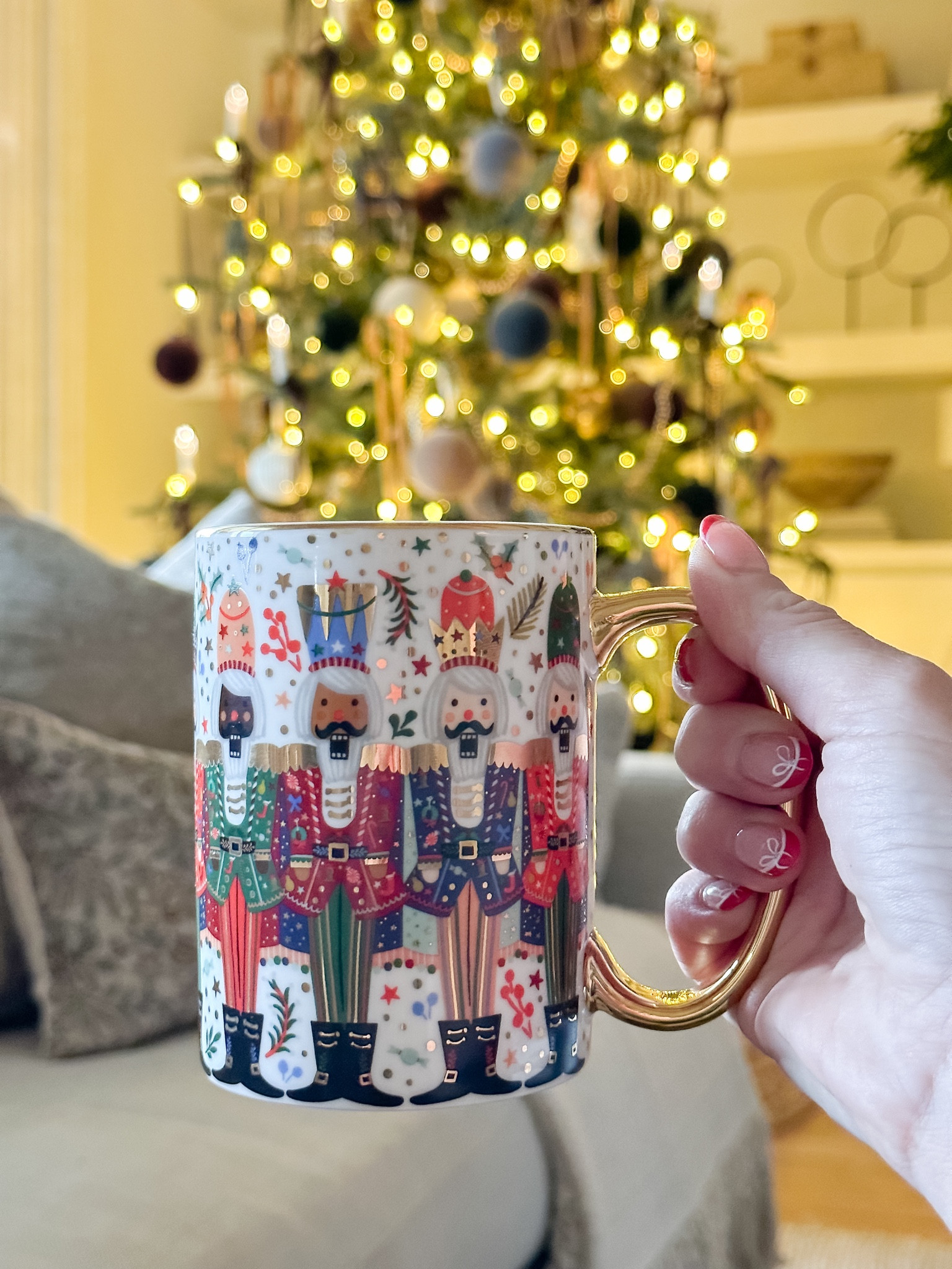 The prettiest Christmas coffee mugs! They make the perfect gift!❤️🎁🎄🎅🏻

#christmas #christmasmug #christmasdecor #coffee #coffeemug #christmasgift #christmasgiftidea 



#LTKSeasonal #LTKHome #LTKHoliday
