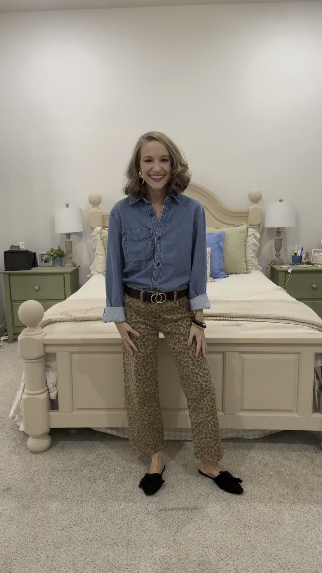 Leopard jeans outfit idea! Denim button front top from Target! 🐆🤎