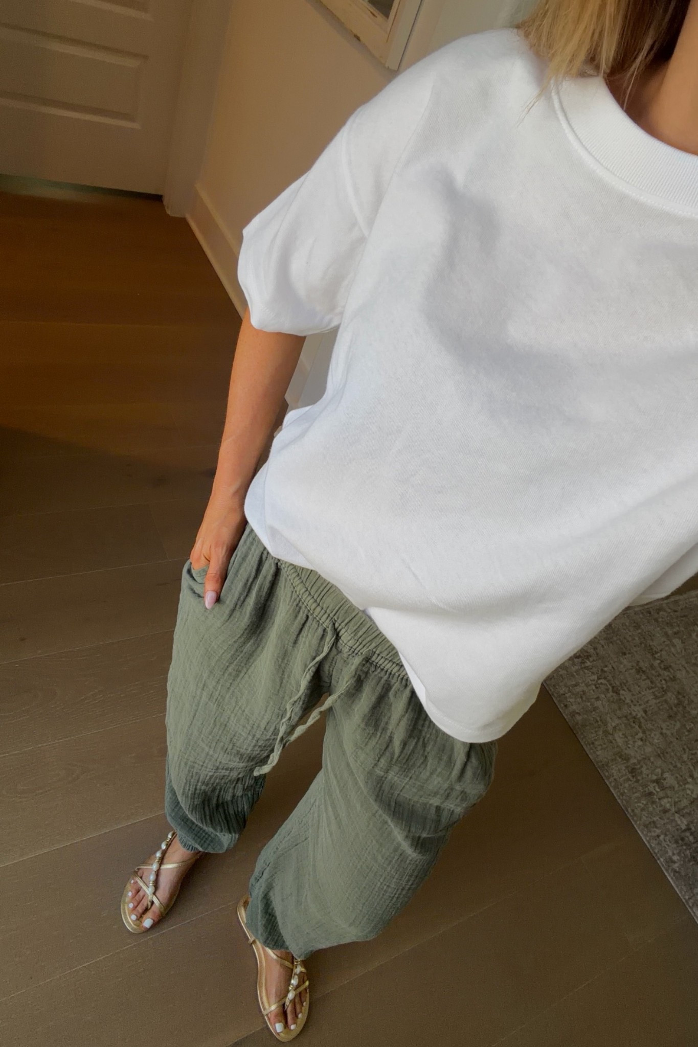 tee: xs // pants: xs
this target tee is the perfect basic & i love that this gap pants i found on amazon don’t show any wrinkles! the crinkle fabric is awesome.