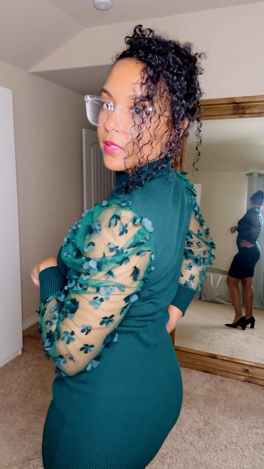 Holiday, holiday, holiday…

It’s holiday season Frens, green is my favorite holiday color! 

What color do you like? Tell me in the comments below! 

#drjdesiree #jdesireerodriguez #tallwomensclothing #holidayfit #holidaydresses #ltkfit #ltkholidaystyle 

#LTKVideo 

#LTKHoliday #LTKStyleTip