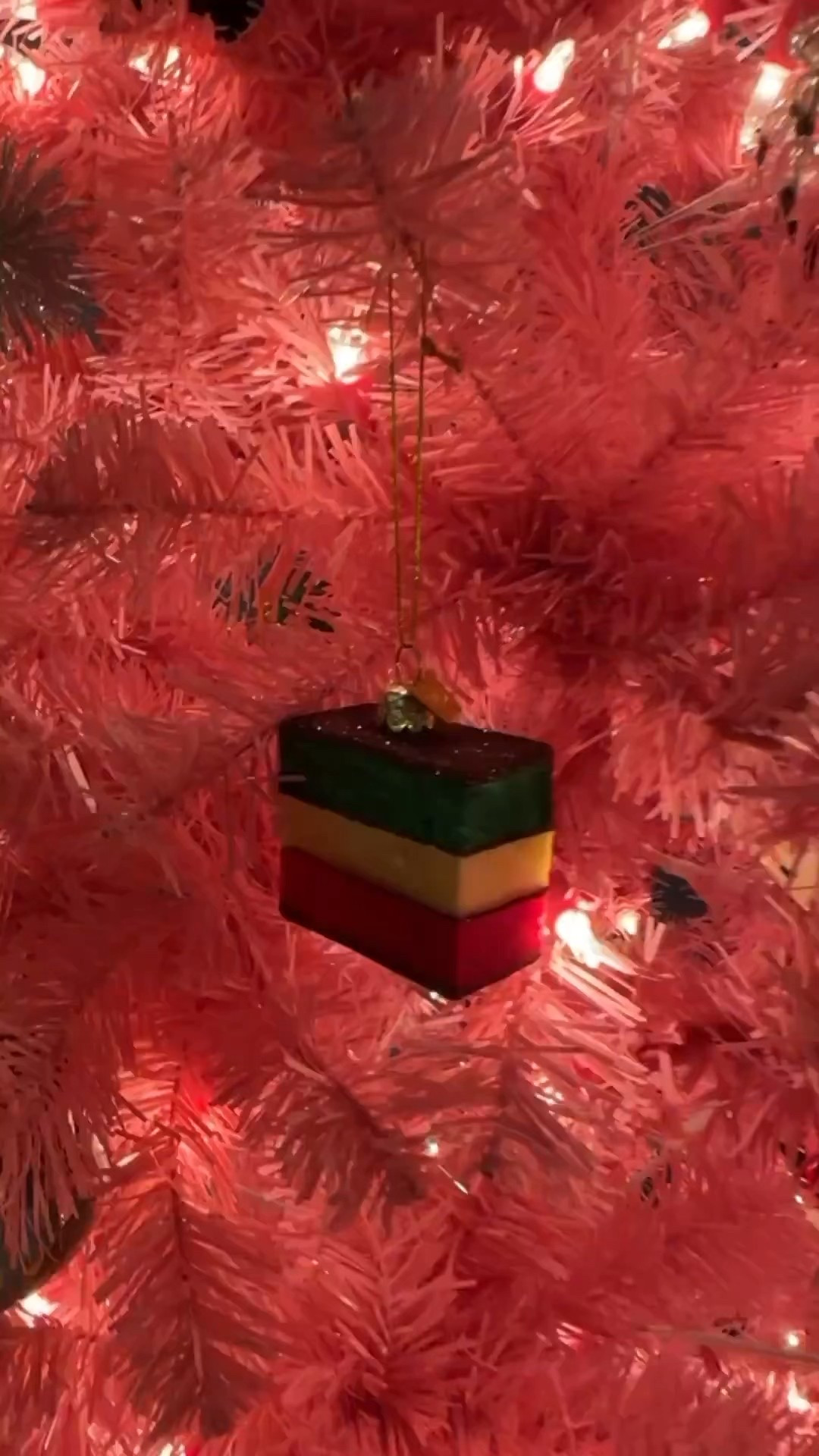 Obsessed with these Italian cookie ornaments 🇮🇹 🤌🏻 🍝 they’re so good


#LTKCyberWeek #LTKGiftGuide #LTKHoliday