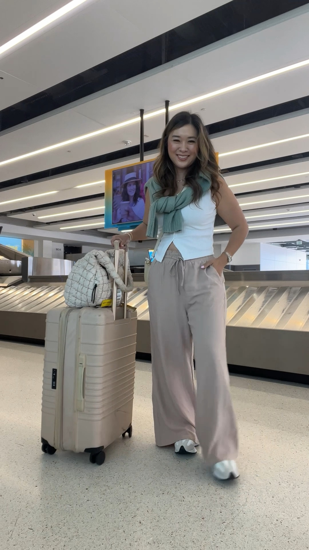 Airport Outfit // Travel Style // Heading to cruise style 
Tank: Small
Linen Pants: Medium
Sweater: Medium 
New Balance sneakers