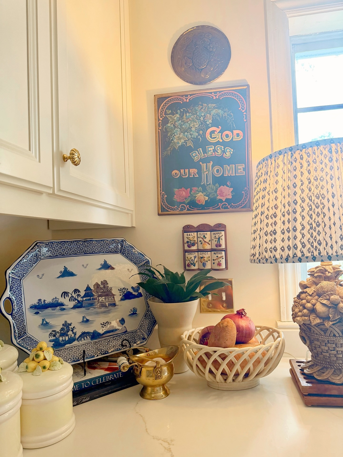 ✨ Sentimental Sunday✨

The stories in my kitchen corner…

* the brass pineapple wall art from my Grannie
* the “God Bless Our Home” print that has now hung in 4 generations of kitchens
* the vintage spice rack and lemon canisters that were gifts from my bestie (the person who knows my style better than anyone)
* the “leftover” cabinet hardware from when my parents built our family home
* + all the fun extras I’ve collected through the years

This little corner gets rearranged and revamped often throughout the year to showcase some of my favorite things, but it always tells the story of how I have been loved and cared for.

#storykeeperstyle #meaningfulhomedecor 
•
•
•
•
•
•
•
Vintage Decor | Home Inspiration | Collected Home | Traditional Home | Sentimental Style | Curating a Joyful Life | The Sentimental Decorator | Joyful Rituals for Home

#sentimentalsunday #thesentimentaldecorator #sentimentalstyle