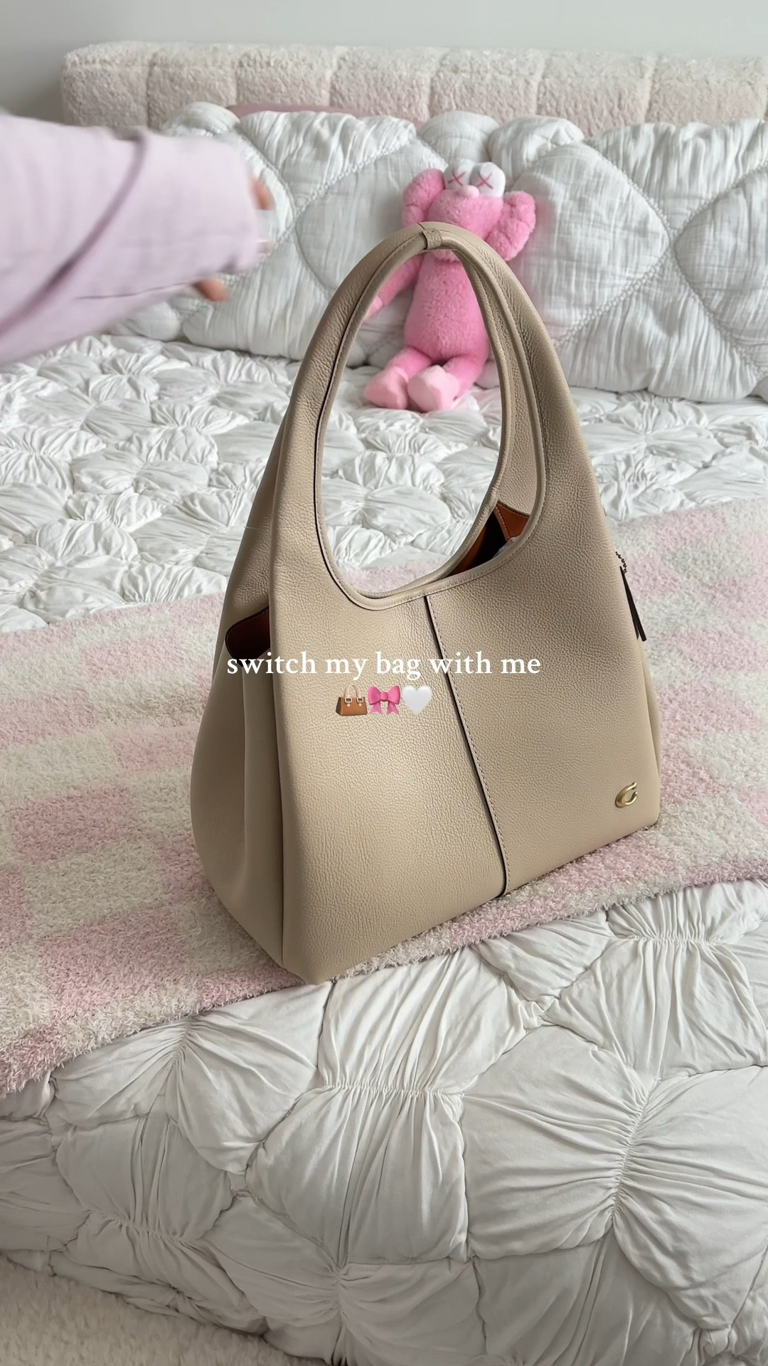 what’s in my new bag links👜🎀 ft. my dream shoulder bag the gorg & HUGE Lana Coach <3

Purse, lana coach bag, Coach purse, what’s in my purse, travel finds, packing essentials, amazon funds, gifts for her #LTKstyletip #LTKtravel

#LTKbeauty #LTKVideo #LTKitbag