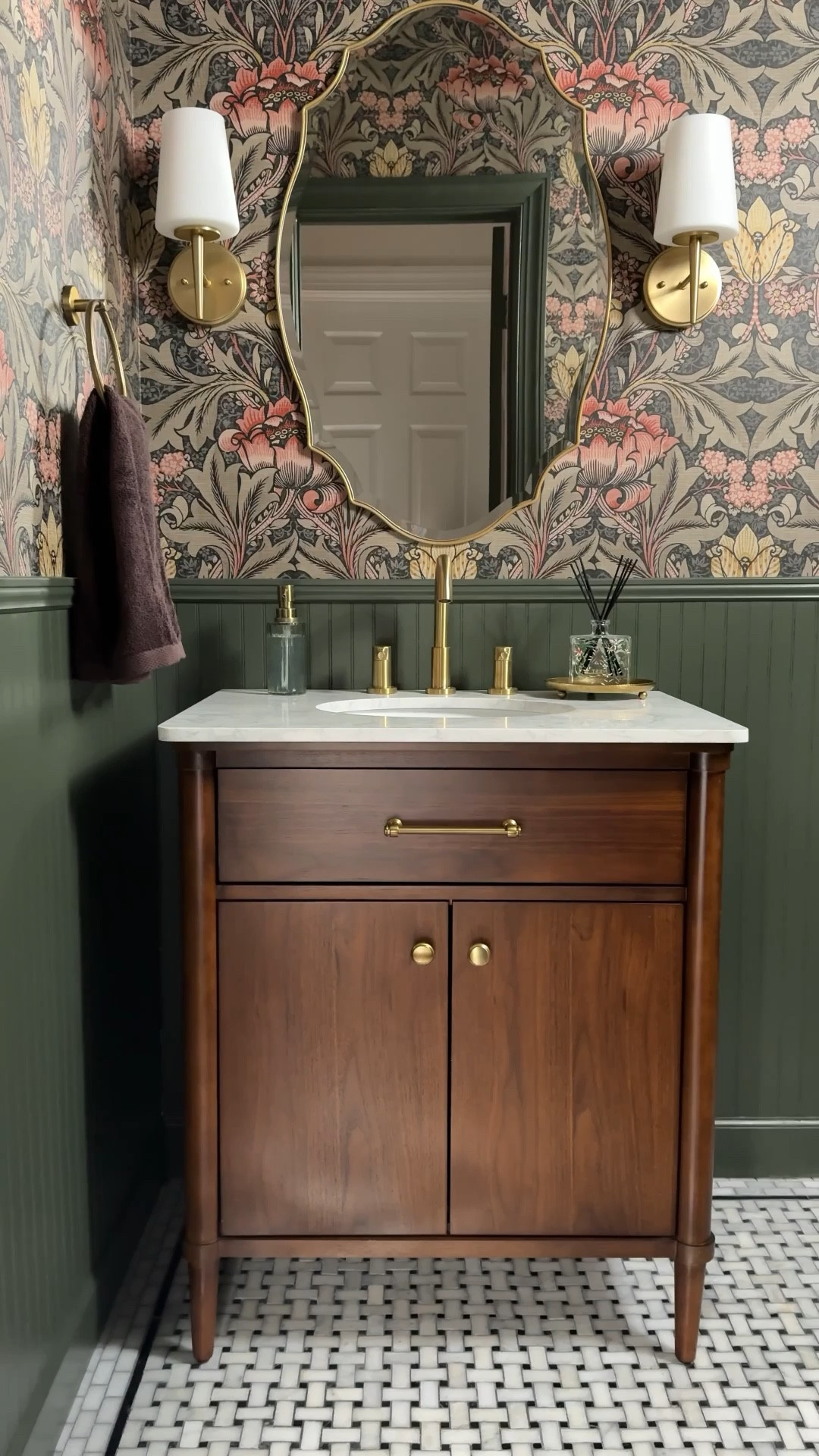 Hotel room style powder room! Love this affordable vanity



#LTKHome #LTKFindsUnder100 #LTKSaleAlert