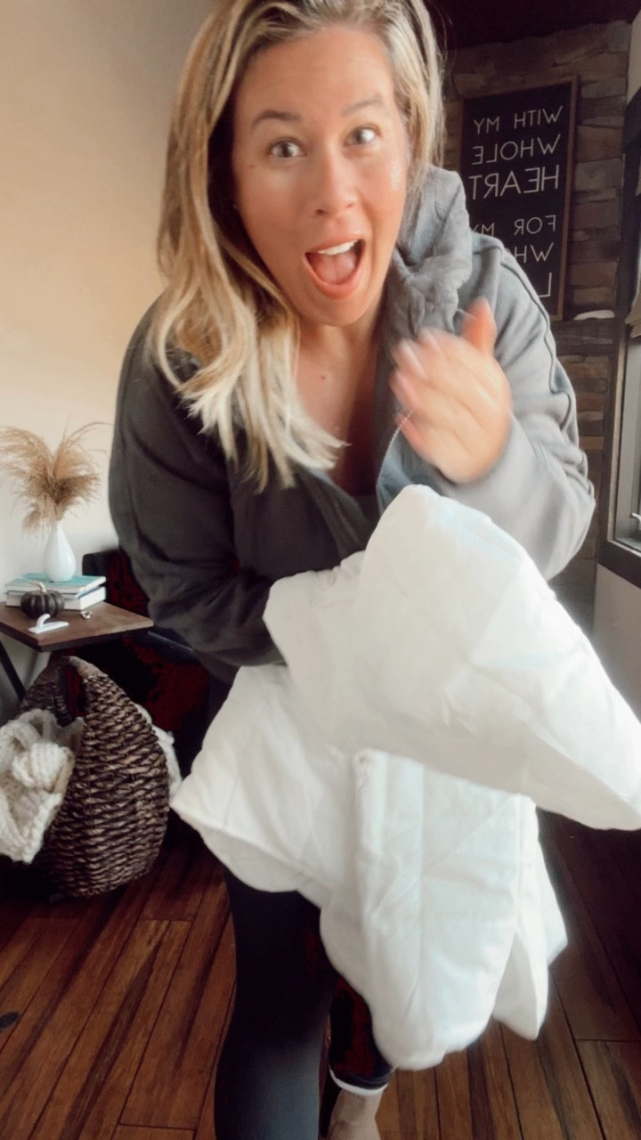 The best free people look a like quilted pullover ever! Comes in a couple colors! I am in size medium! Would make a great gift for girl!

Free people dupe. Quilted. Pullover. 

#LTKSeasonal #LTKHoliday #LTKGiftGuide