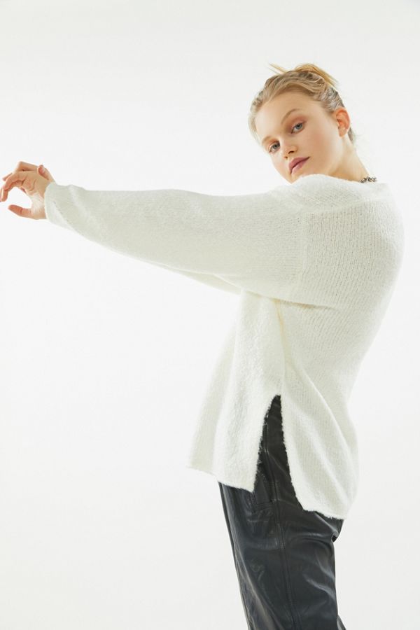 UO Rosie Cozy V-Neck Pullover Sweater | Urban Outfitters (US and RoW)