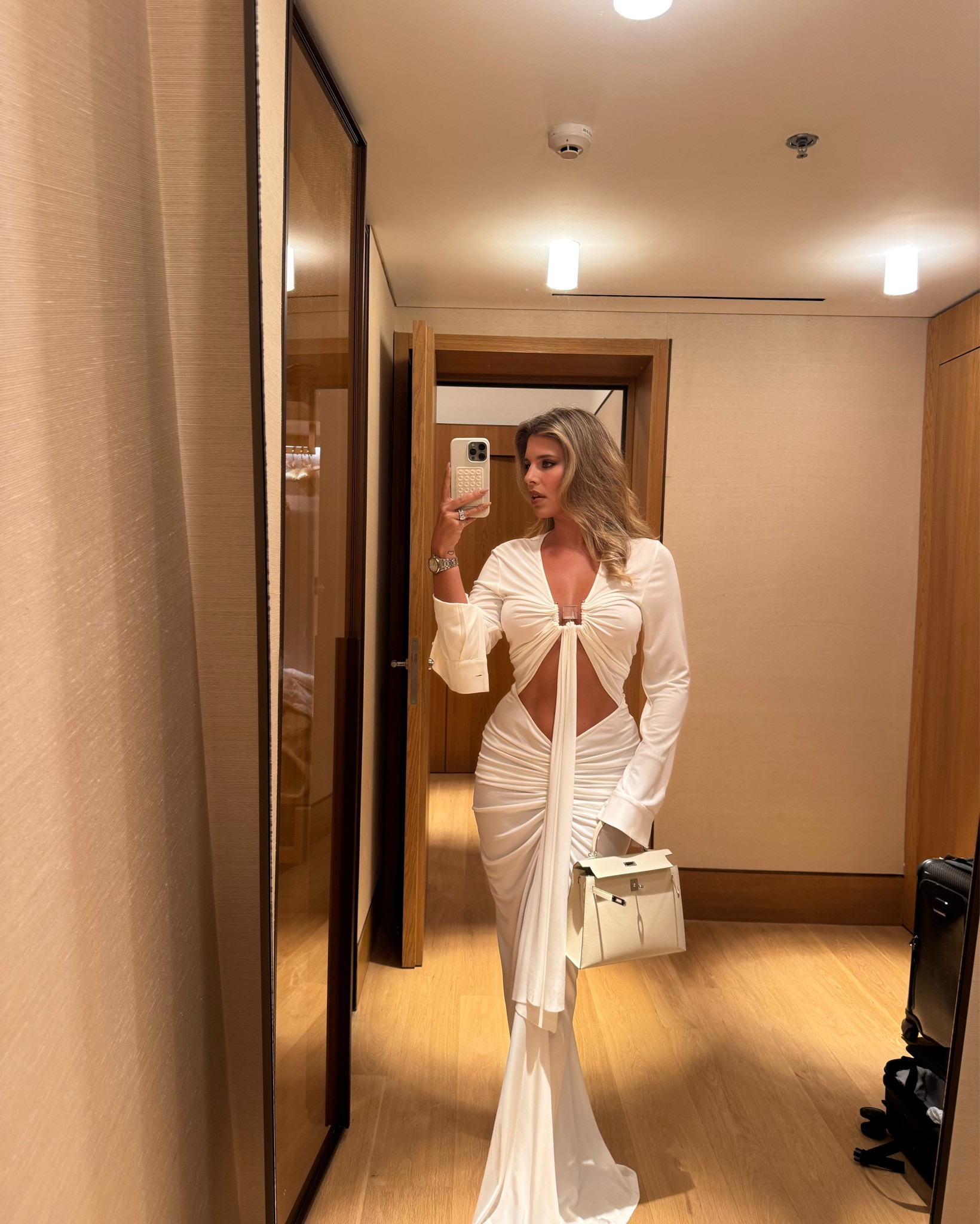 An evening in Dubai 🤍  #nightout #eveningwear 

#LTKItBag