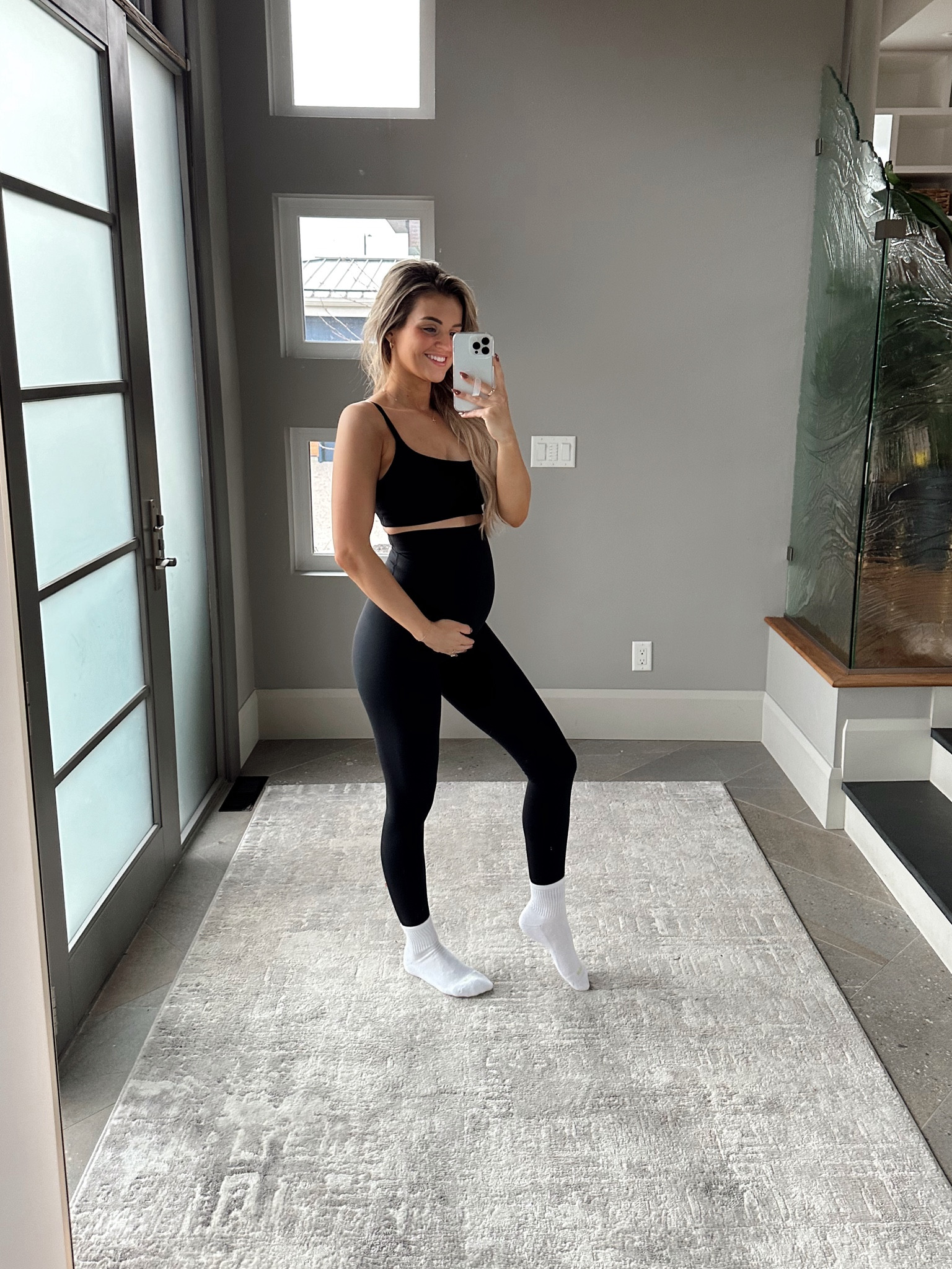 Finally found a great pair of activewear maternity leggings!! 🤰👏 Everything on their website is currently on sale for Black Friday too!

Wearing a small in the leggings and medium in the sports bra! The sports bra is PERFECTION! 🤍