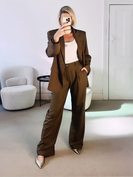 CHOCOLATE 🍫 obsession continues! This suit is such an amazing price and fab fit!! Exact products linked below 👇🏻 #styletips #suitstyle #autumnstyle

#LTKstyletip #LTKautumn #LTKaustralia