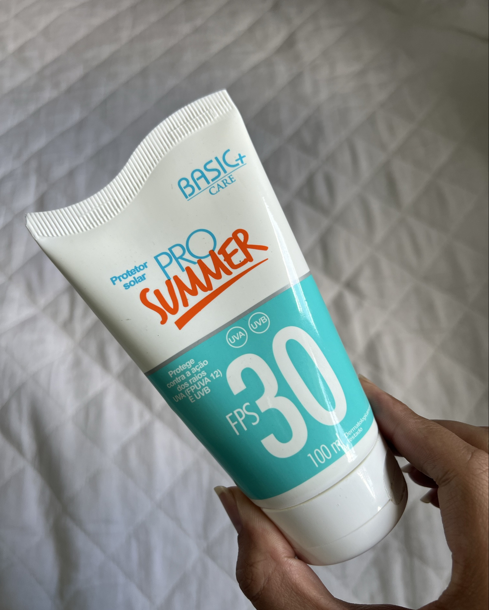 Mantenha sua pele sempre protegida e livre dos efeitos nocivos do raios solares com o Protetor Solar Pro Summer FPS 30 Basic Care. Com sua utilização você fica protegido da ação dos raios uvb, 30 vezes mais do que sem sua aplicação. O seu uso ajuda a prevenir o envelhecimento precoce da pele causado pela exposição excessiva aos raios solares inibindo a formação de radicais livres.

#LTKfestival #LTKbrasil #LTKbeauty