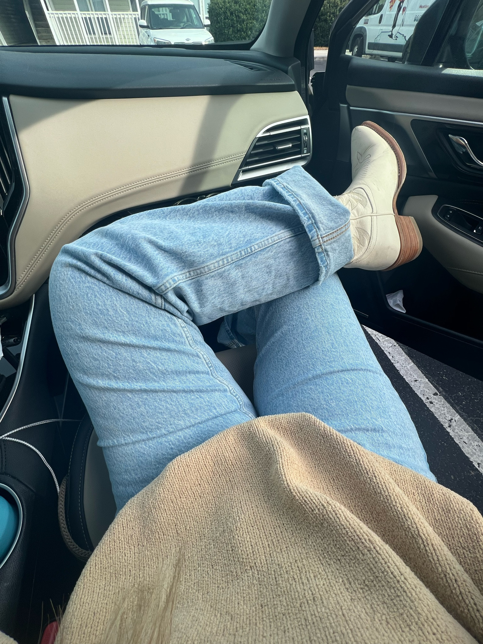 Abercrombie jeans and cowboy boots are the perfect combo 
#coastalcowgirl
#coastalliving
#beachfit 
#OOTD


#LTKSeasonal #LTKstyletip #LTKshoecrush