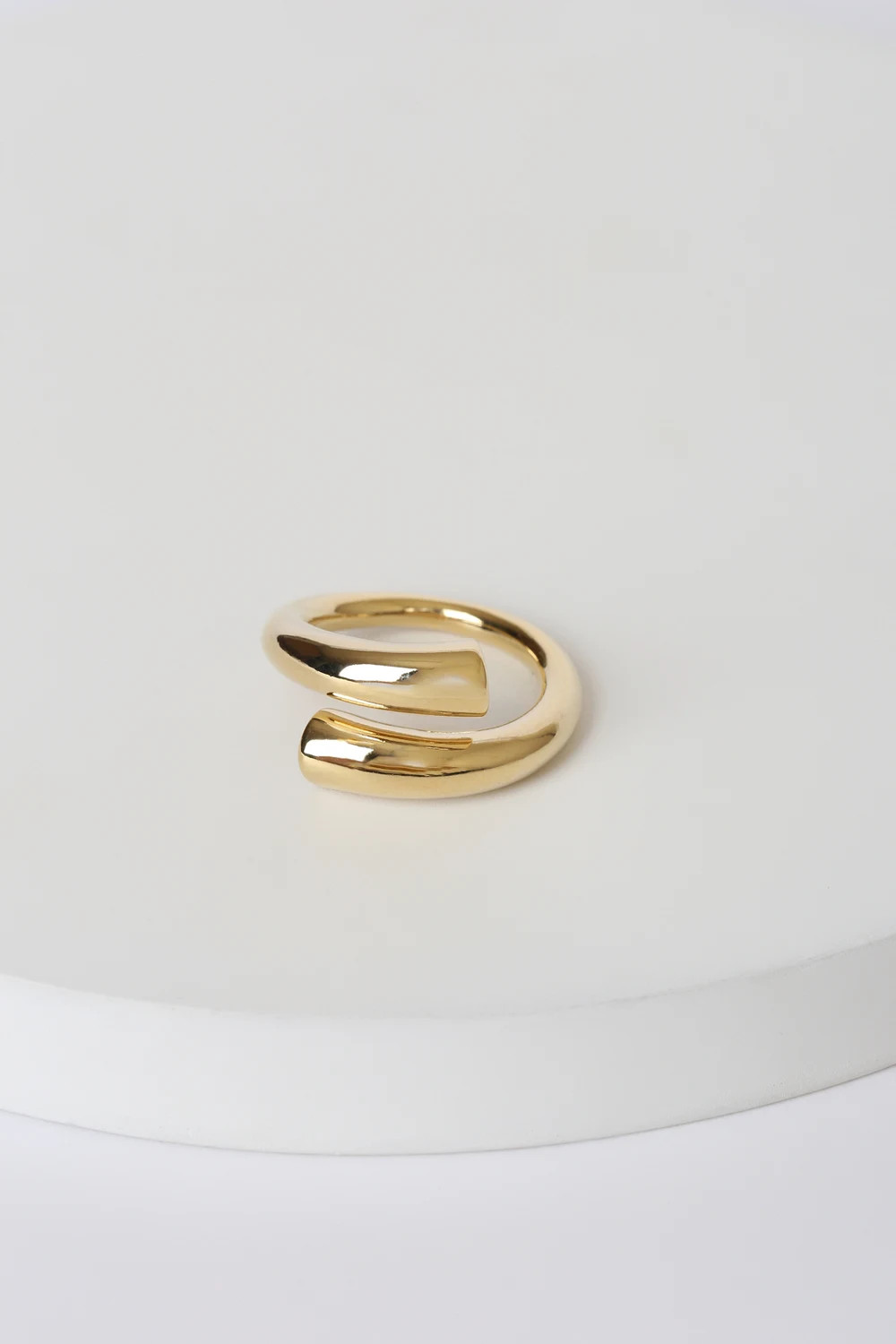 Twist On Minimalism Gold Ring | Lulus (US)