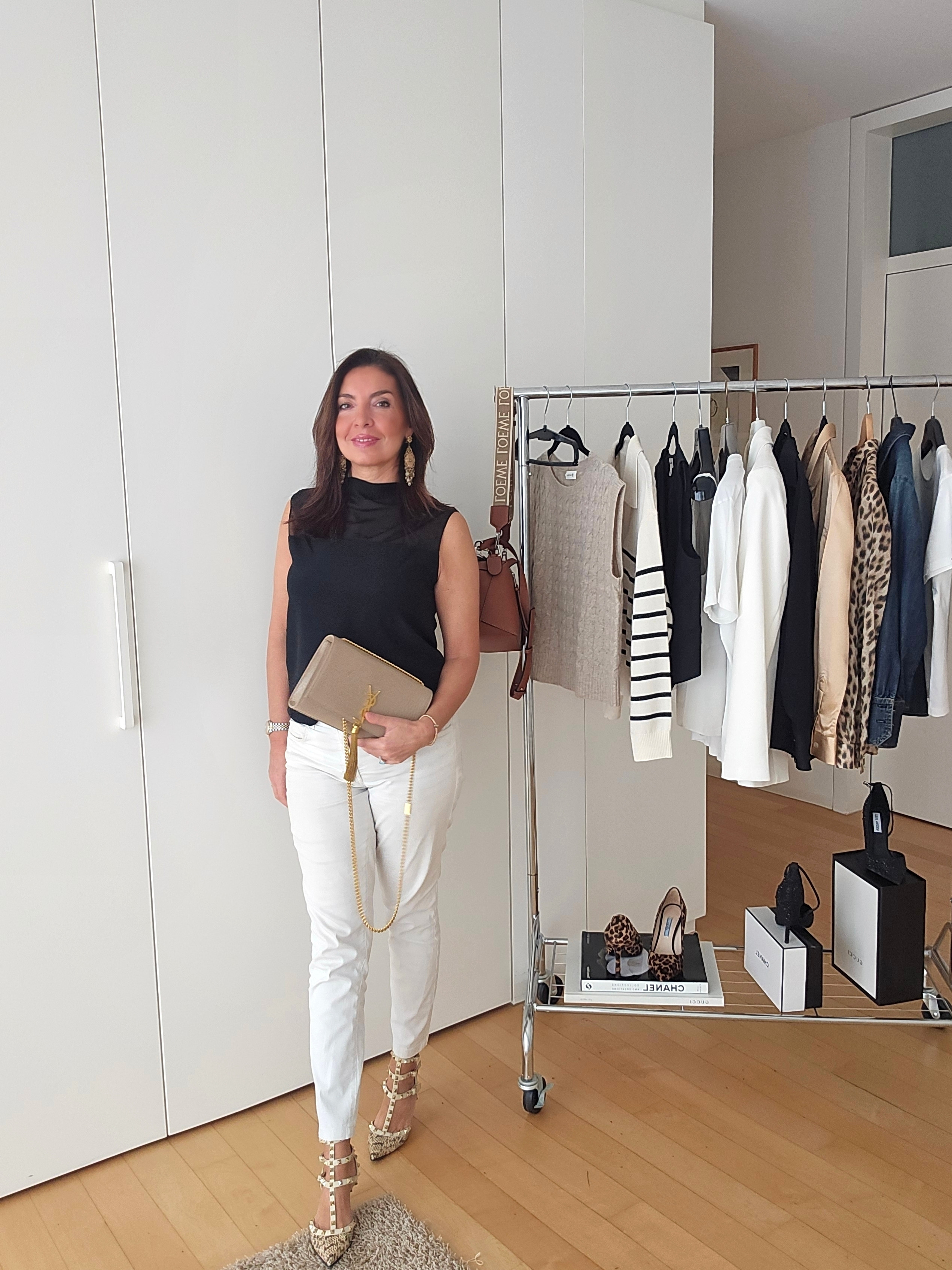 IT:
✨ Look estivo elegante e senza tempo: scopri come abbinare un top nero in seta LilySilk con pantaloni bianchi sartoriali per un outfit chic e raffinato. Completa il look con la borsa Kate di Saint Laurent e un paio di iconiche Valentino Rockstud per un tocco glam perfetto anche di sera. Un outfit ideale per chi cerca idee look estivi eleganti e versatili!

EN:
✨ Timeless and chic summer outfit idea: style a black silk LilySilk top with tailored white pants for a fresh, elegant look. Finish with the iconic Kate bag by Saint Laurent and Valentino Rockstud heels for a sophisticated touch. Perfect for anyone looking for elegant summer outfit ideas that work day to night!
 

 #LTKeurope #LTKsummer #LTKover50style