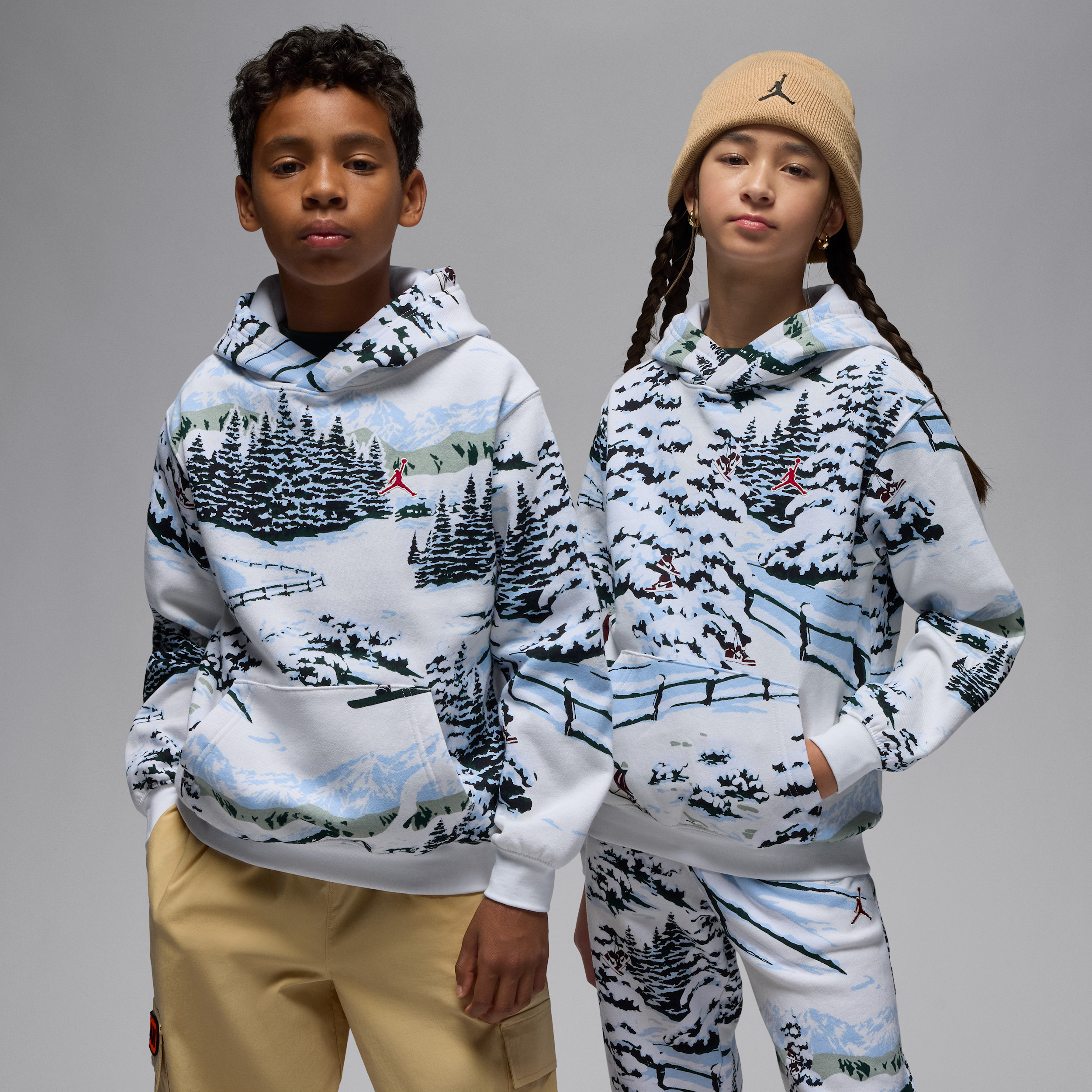 Jordan Brooklyn Fleece Big Kids' Holiday Pullover Hoodie in White | 95F323-782 | Nike (US)