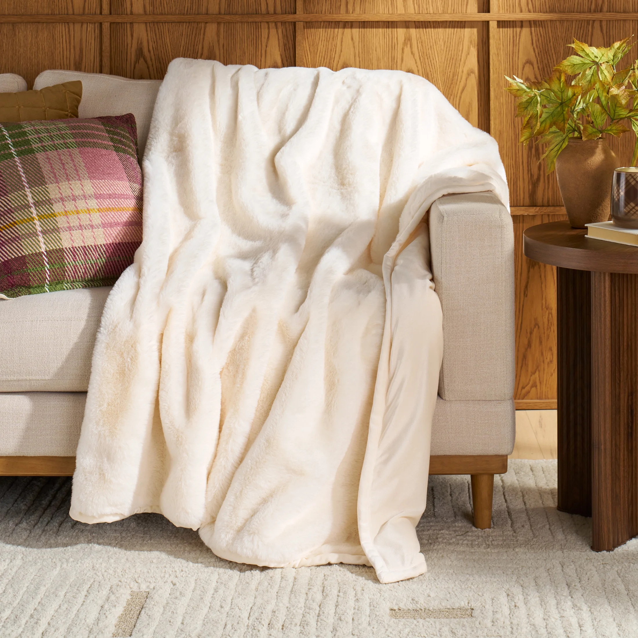 Better Homes & Gardens Vanilla Dream Faux Fur Oversized Throw, 50" x 72" - Walmart.com | Walmart (US)
