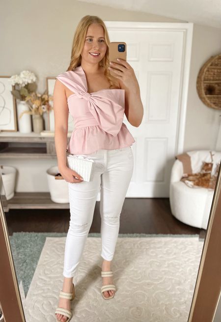 40% OFF AT EXPRESS! I love this bow statement top!! Wow! It’s so gorgeous 🌸💗 size M on me (if In between I would go up it’s slightly tight but does have smocked stretch) #express #pinktop #whitejeans #springoutfit
Express
Express Sale
Express top


#LTKSeasonal #LTKsalealert #LTKFind