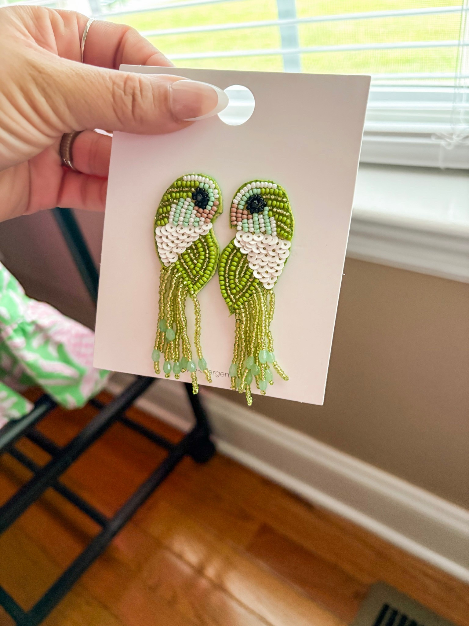 I am obsessed with these cute parrot 🦜 earrings they are so fun and under $10! Styling these for vacation anywhere tropical 🌴

#LTKBeauty