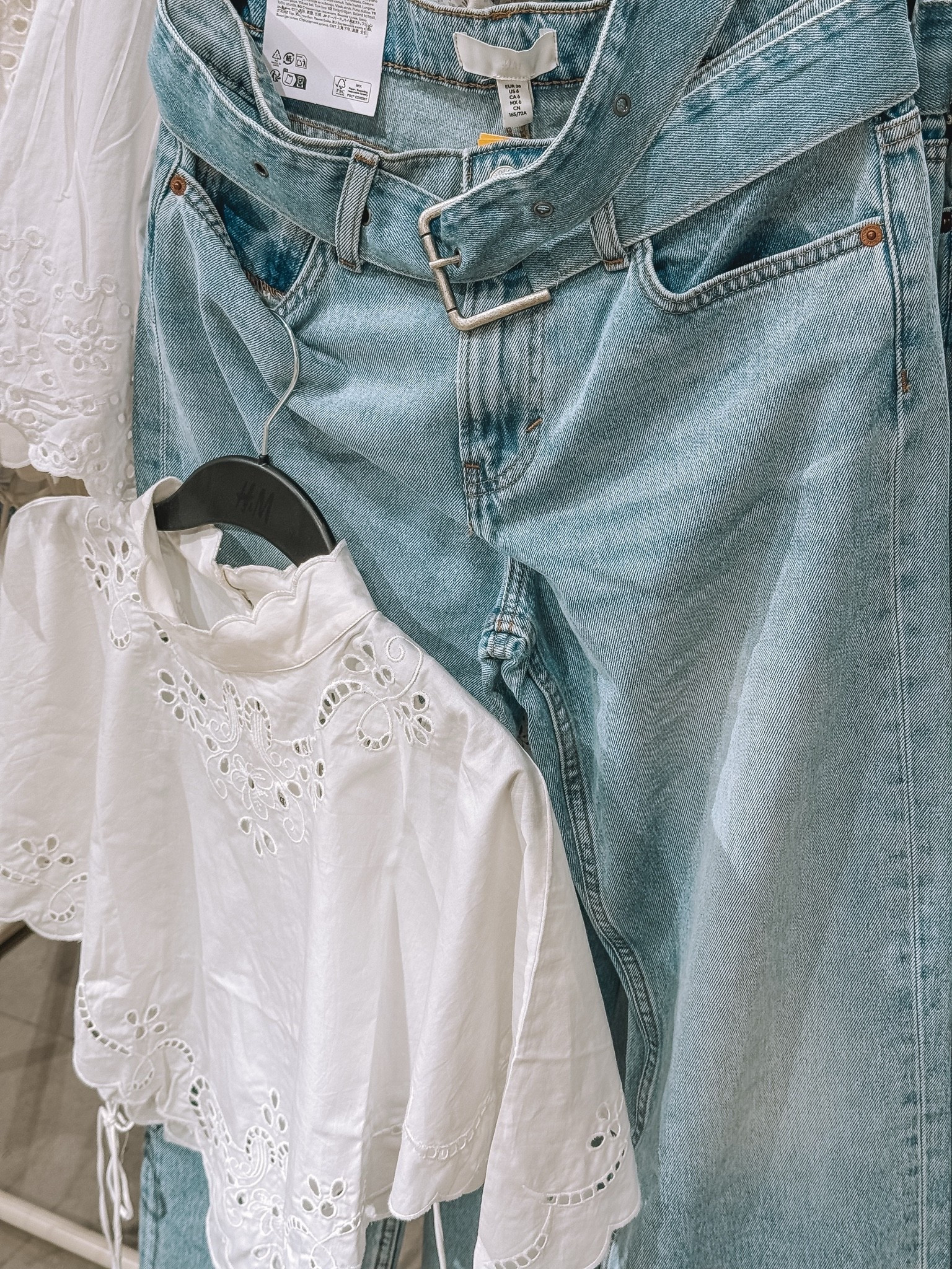 New amazing set we styled in store H&M we love the belt detail of this jeans we always size up and the top is a little cape but with this perfect high neckline!! linked both styles for you xx 💕💕

#LTKFashionMonth #LTKeurope #LTKfestival
