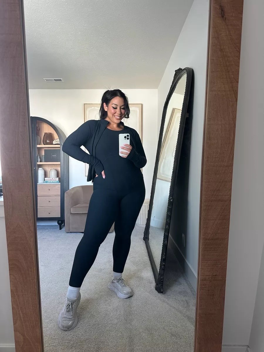 Spanx midsize activewear outfit! - - - Midsize outfit inspo, midsize activewear, everyday outfit, comfy casual, women’s activewear, spanx, matching set, trendy fashion, winter trends

#LTKMidsize #LTKSeasonal #LTKActive