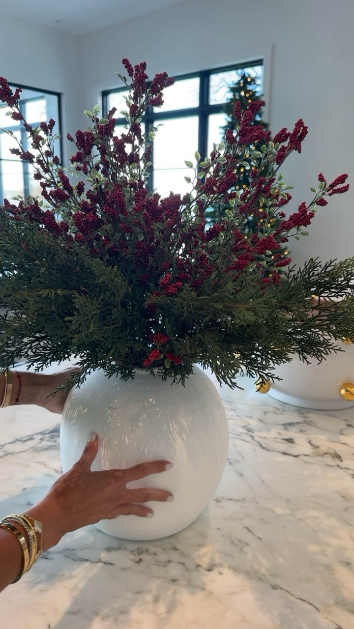 Such a good holiday arrangement at an affordable price! ❤️✨