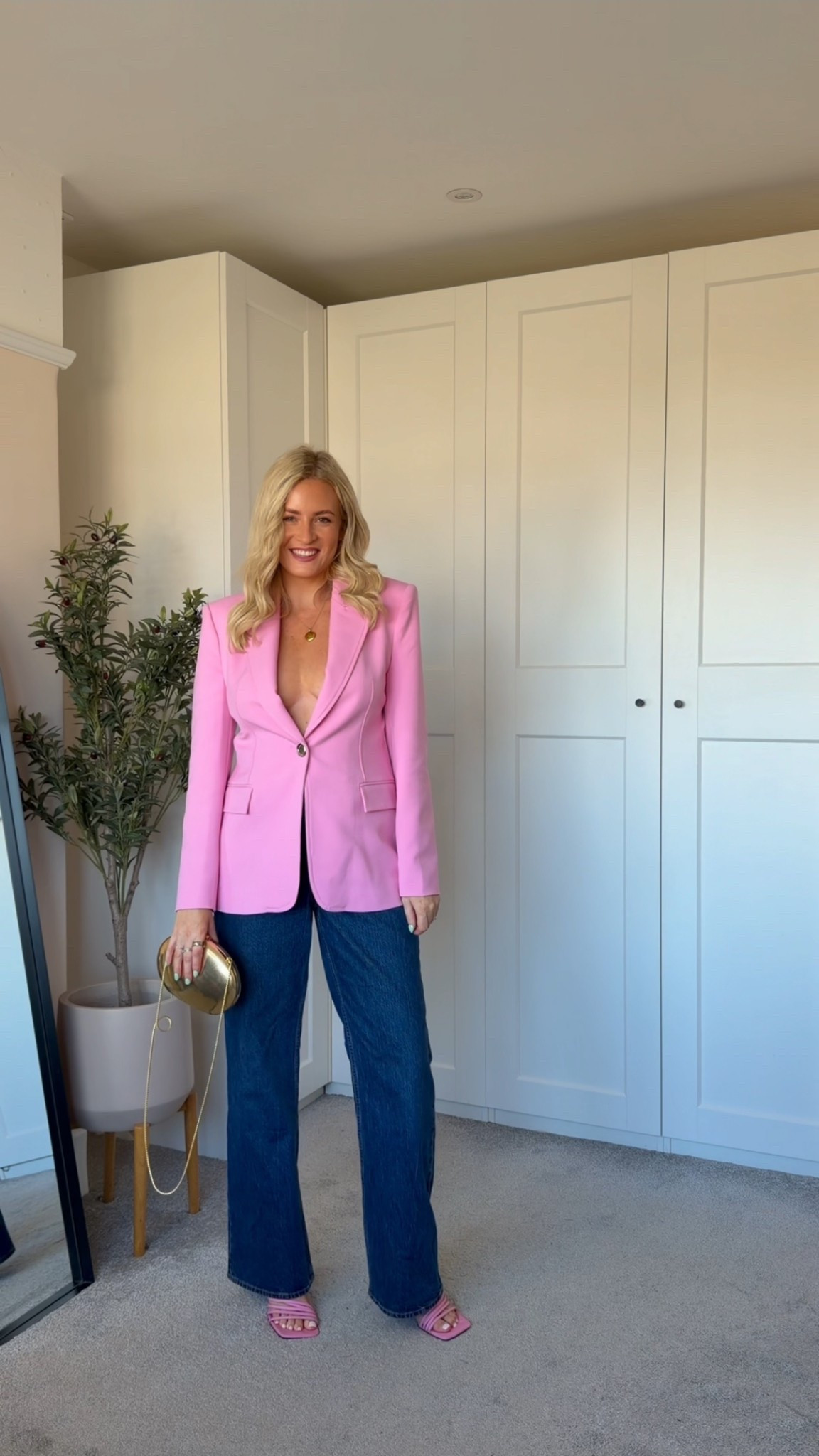 New in Zara pink blazer 😍 wearing a M! If you click the black one the pink comes up xx 