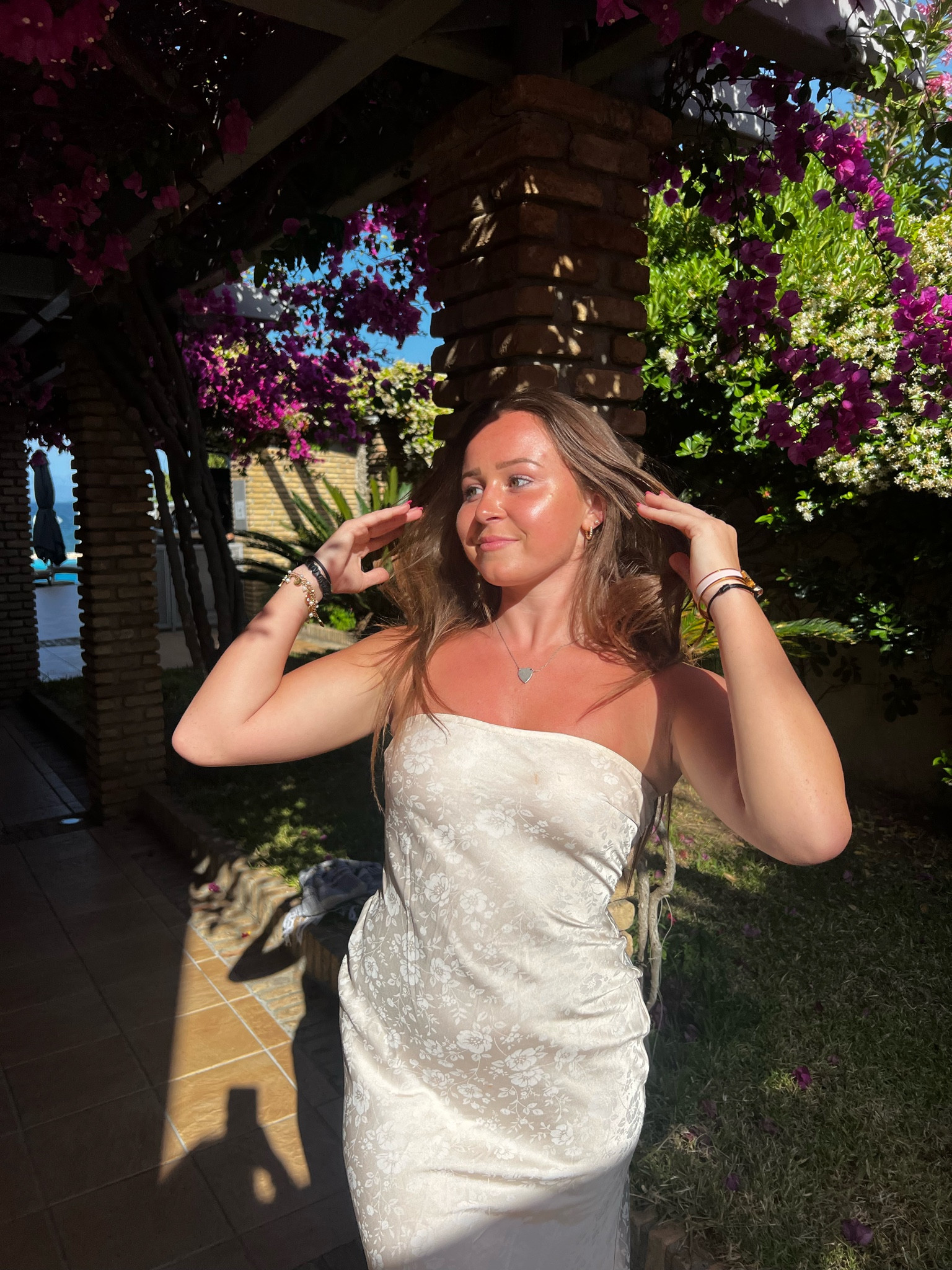 beautiful long dress. perfect for formal or a nice evening out 🌃. bought a sz 4 !
