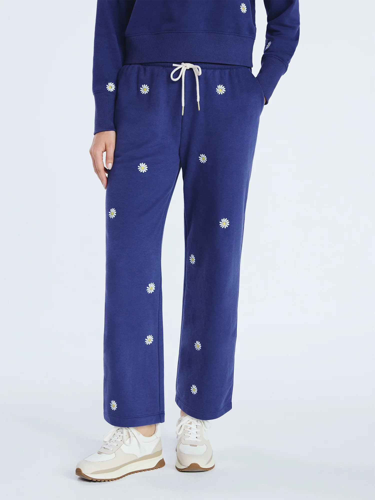 Free Assembly Women's and Women's Plus Embroidered Cropped Sweatpants, 23" Inseam, Sizes XS-4X | Walmart (US)