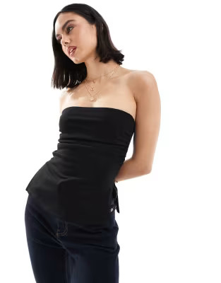 Bershka – Trägerloses Longline-Oberteil in Schwarz | ASOS (Global)