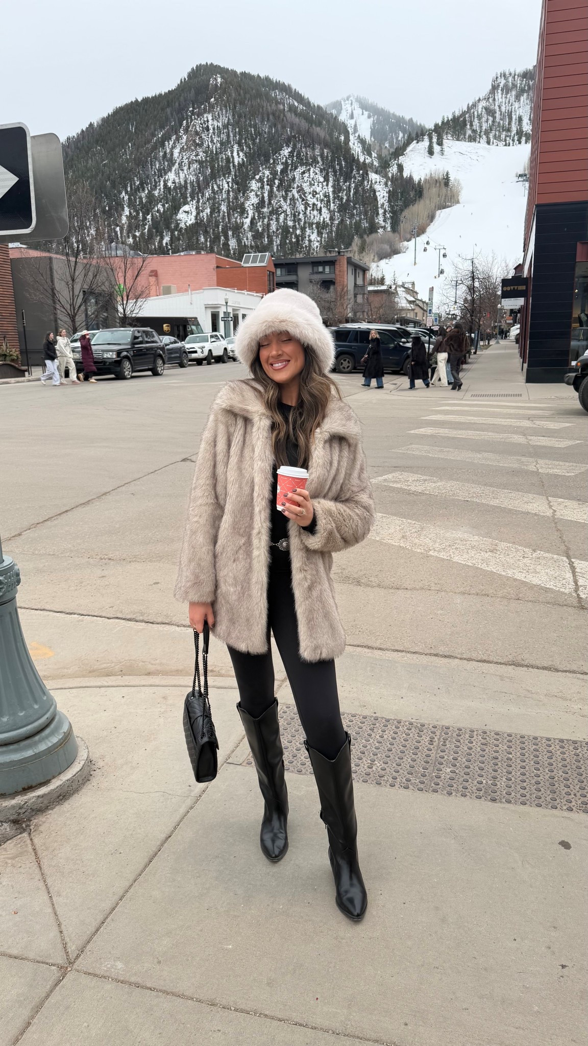 Aspen outfit #furcoat #furhat 