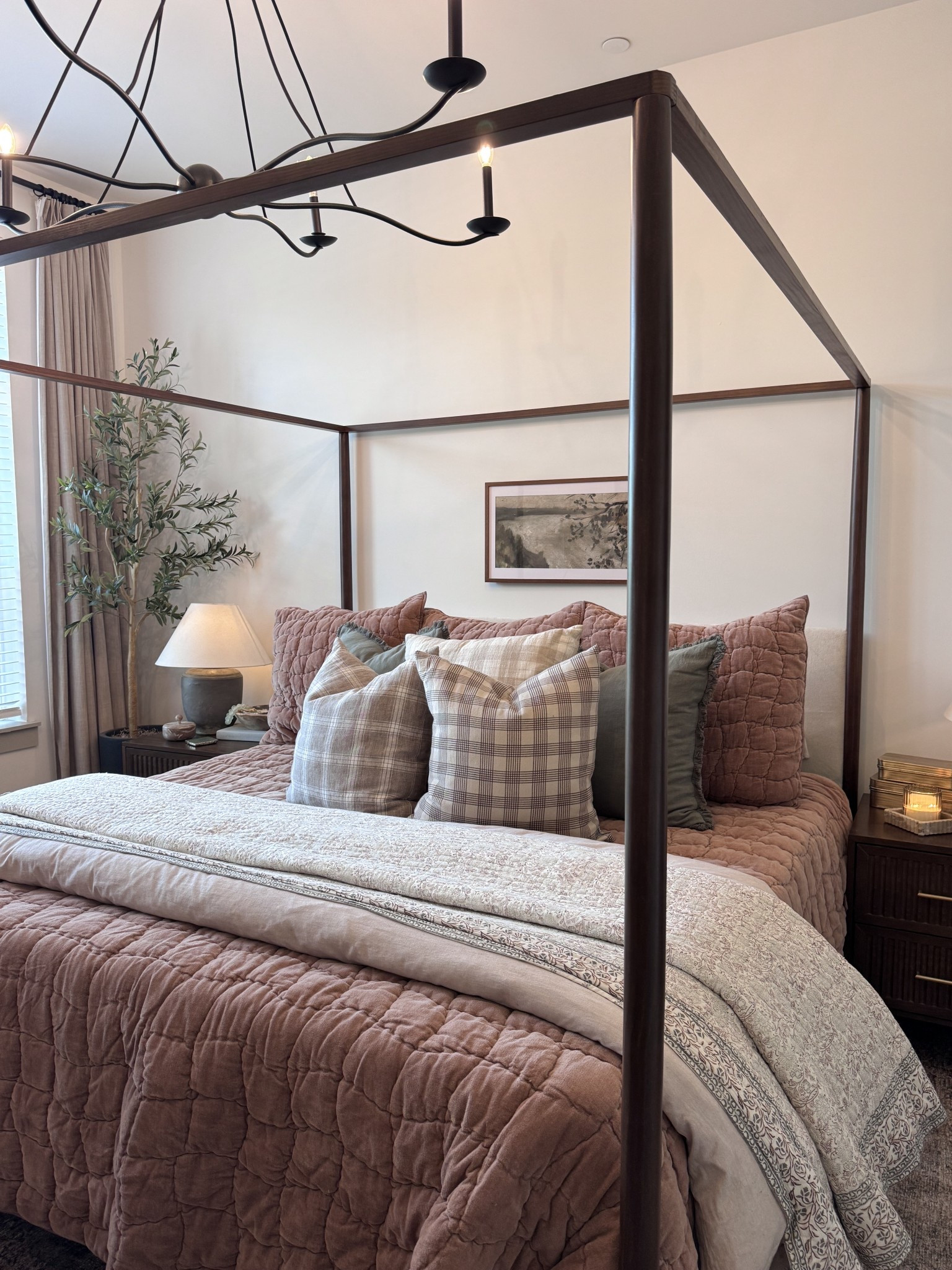 I am obsessed with our new affordable luxurious bedroom set we just got for our primary bedroom! It’s my new favorite 

#LTKHome #LTKdayinmylife