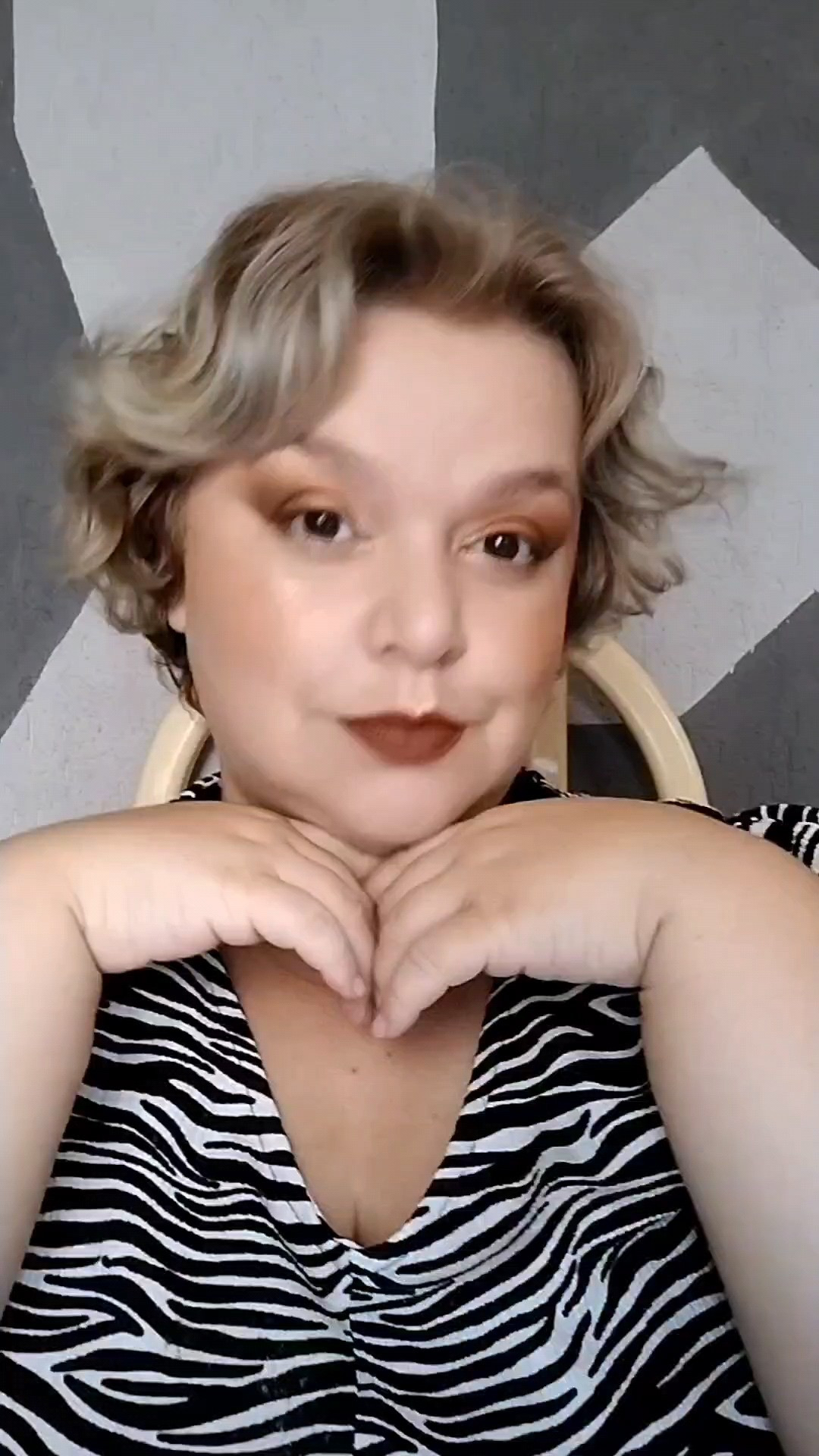 🍂 Outono chegou, e já sabe quais cores combinam com a estação?Marrom e laranja são a cara desse clima mais aconchegante, então bora aproveitar e criar uma make completa usando só uma paleta! Testei a Stylish da Ruby Rose e já adianto: ela entrega tudo! Quem ama essas cores também? 💄✨#MaquiagemOutono #Maquisgem 

#LTKbrasil #LTKbeleza