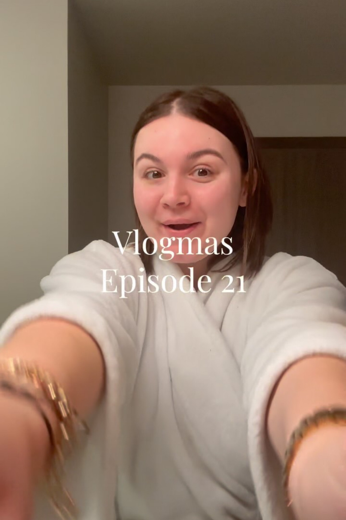 Quick lil travel vlog 🛫

Welcome back to another episode of vlogmas! Thank you so much for loving these videos it’s been such a treat filming. Today I was super forgetful as I was traveling and finishing up last minute work but I promise to be better as we get closer to Christmas!

#vlogmas #vlogmas2024 #travelvlog #travelvloggerlife #travelwithme #homefortheholidays

#LTKHoliday #LTKFindsUnder100 #LTKTravel