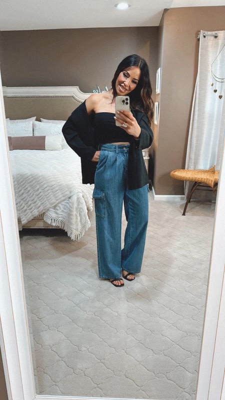 Happy Sunday! We lost an hour, but we’re getting closer to Spring!🌷 Target has so many cute spring looks. I fell in love with these cargo jeans! They look so cute with the tube top and over-sized blazer. I’m wearing a size 4. 
#target #targetfashion #targetstyle #mytargetstyle #cargojeans #tubetops

#LTKstyletip #LTKfindsunder50 #LTKover40