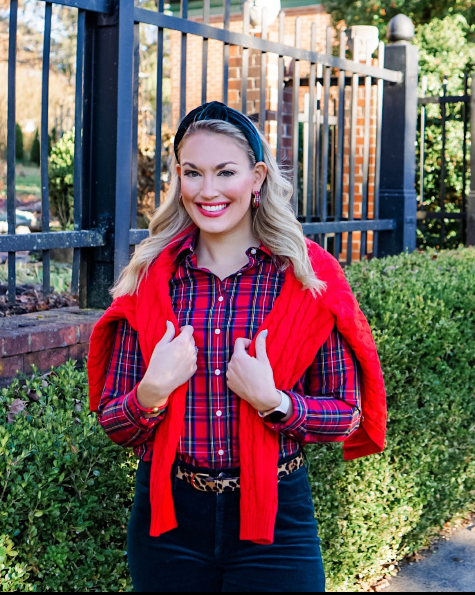 Casual Christmas outfit on sale for 60% off 

#LTKCyberWeek #LTKSaleAlert #LTKHoliday